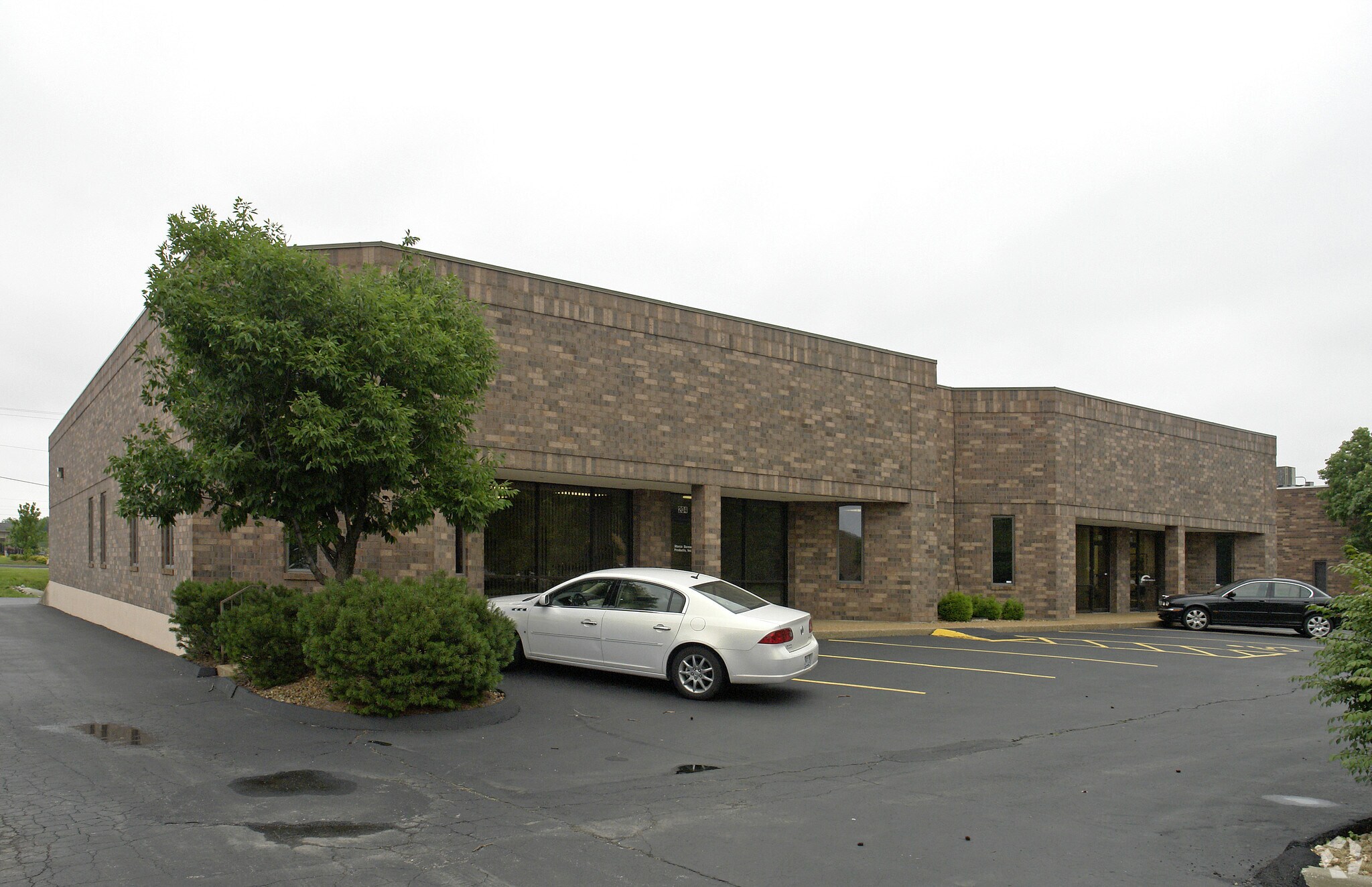 202 Chesterfield Mall Chesterfield, MO 63017 Industrial Property for