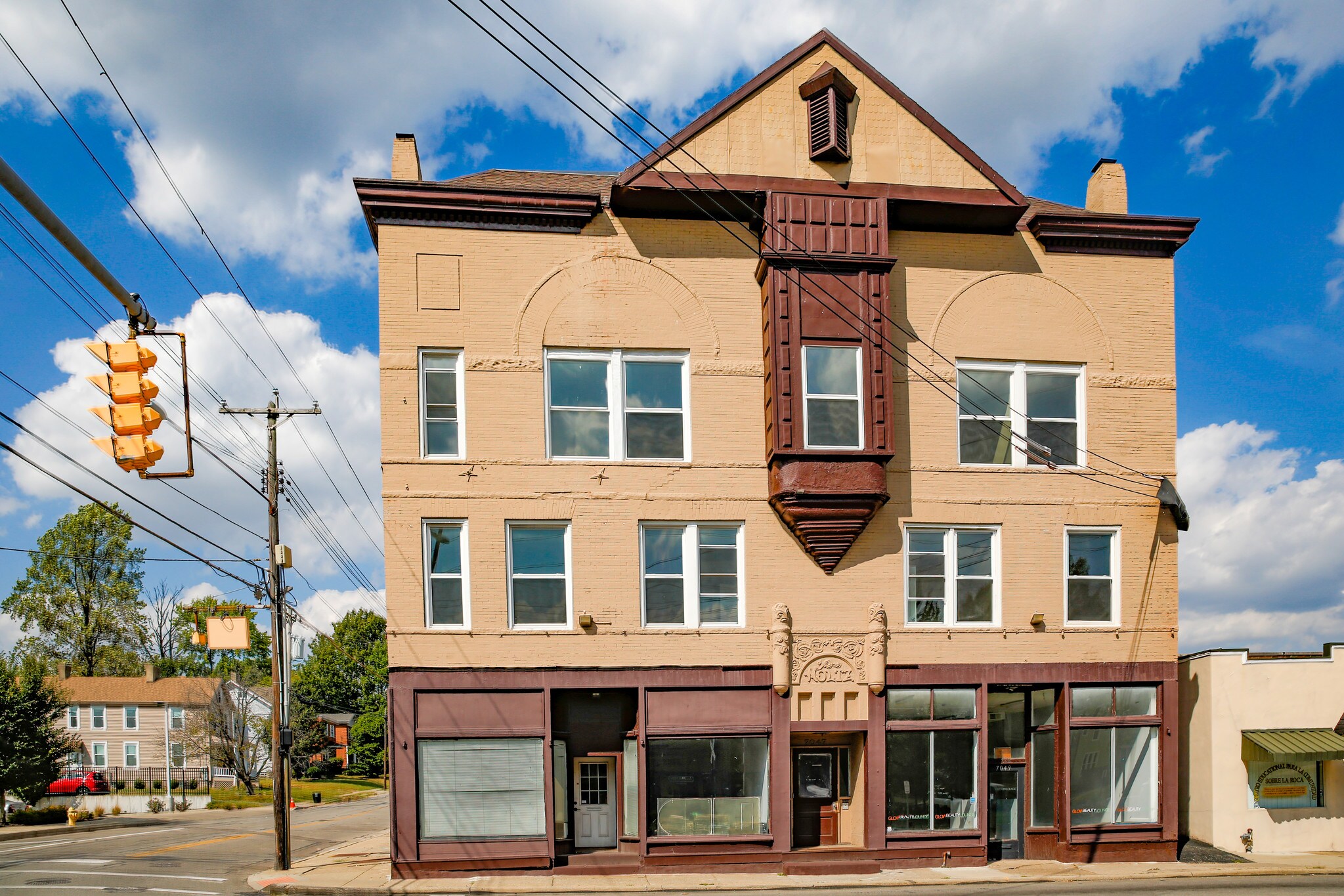 7045-7049 Montgomery Rd, Cincinnati, OH for Rent