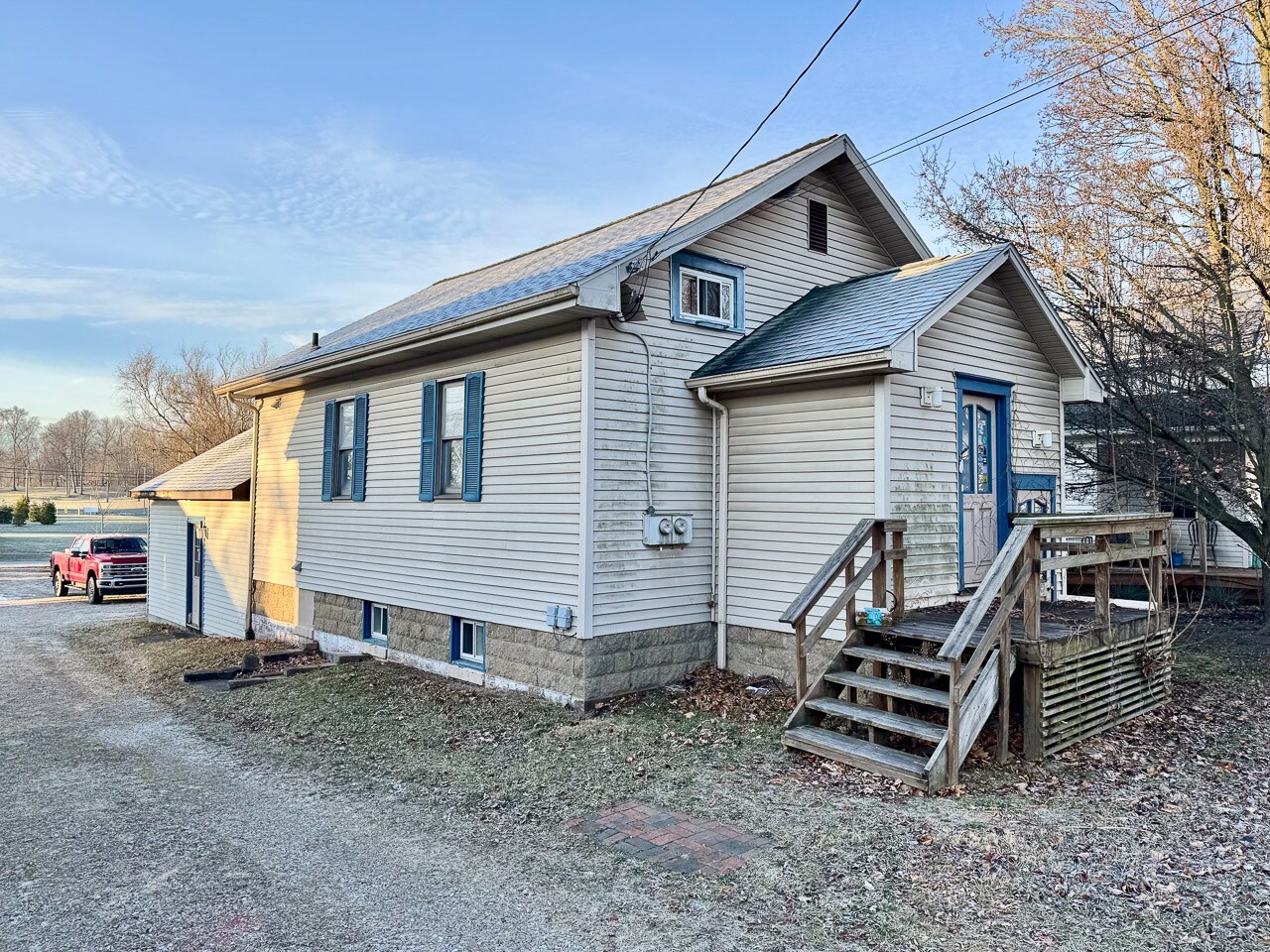 422 W Maple St, Hartville, OH for Sale