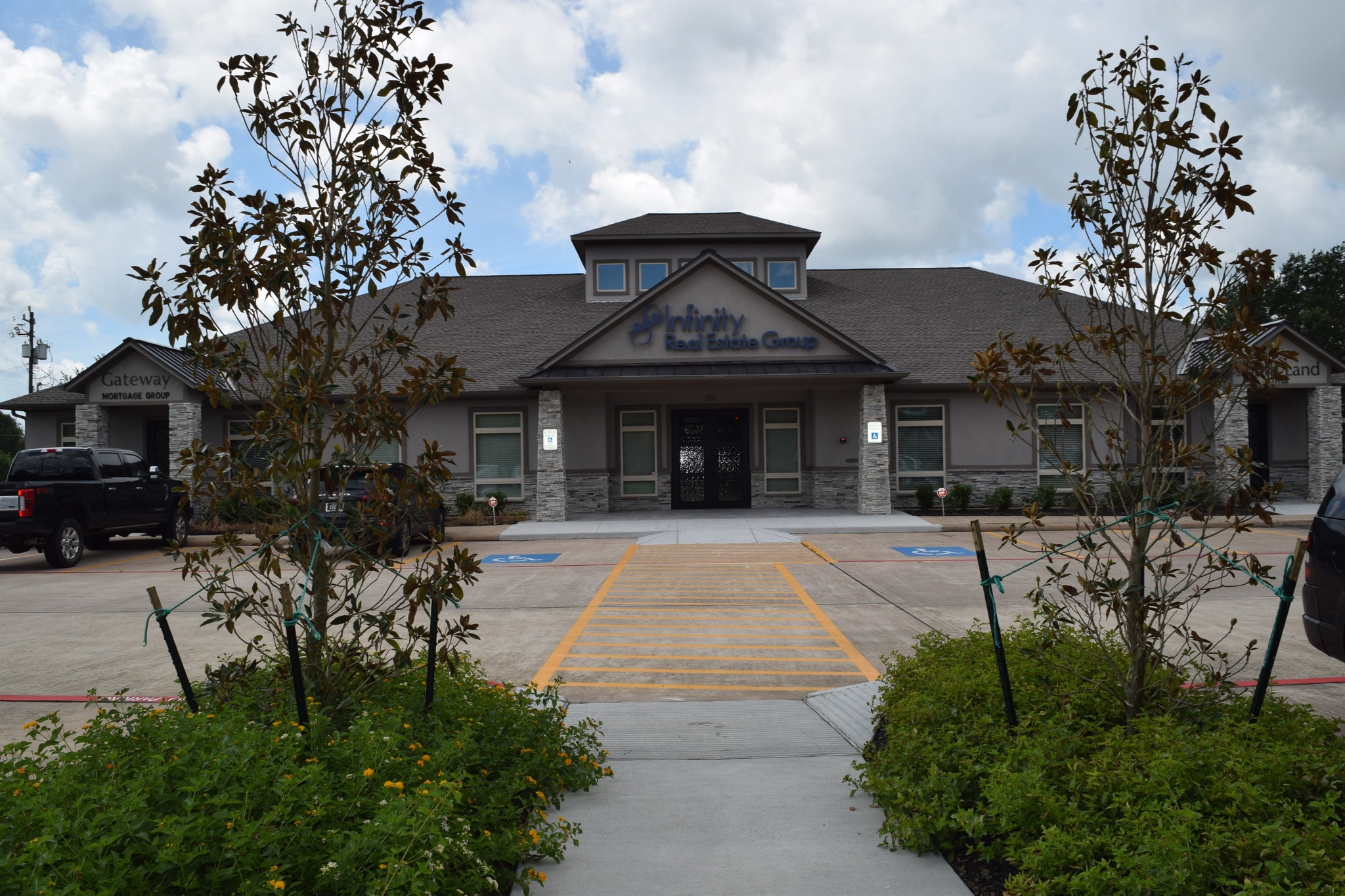 1000 Broadway St, Pearland, TX for Rent