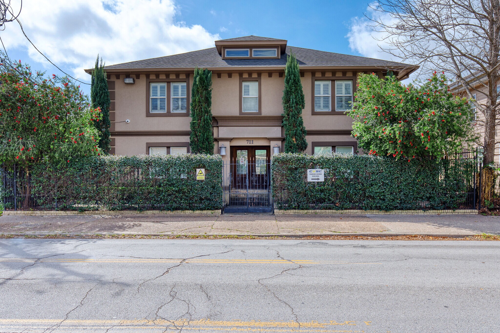 711 W Alabama St Houston, TX 77006 Office Property for Lease on