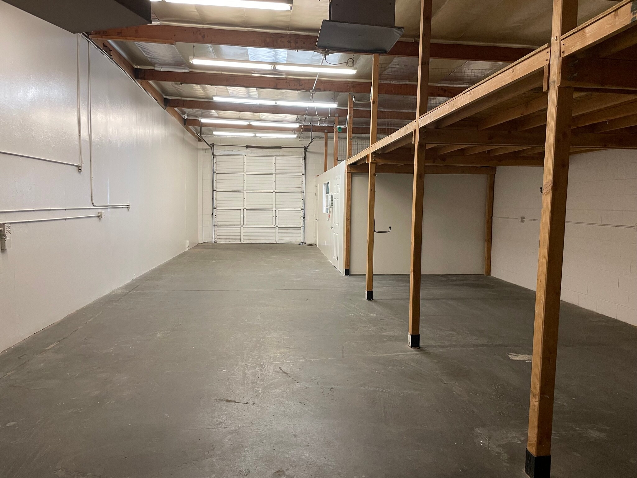 9601 Cozycroft Ave, Chatsworth, CA for Rent