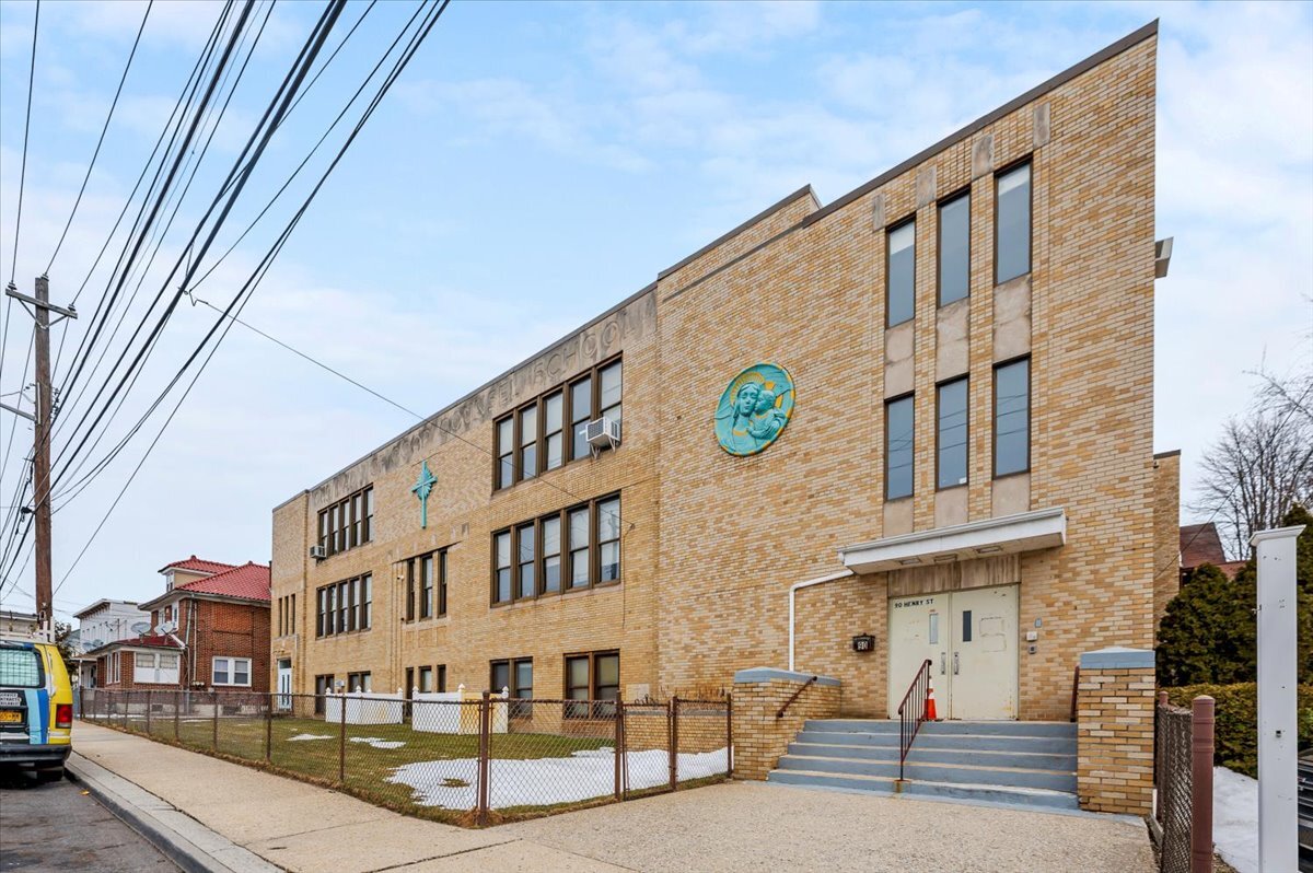 90 Henry St, Inwood, NY for Rent