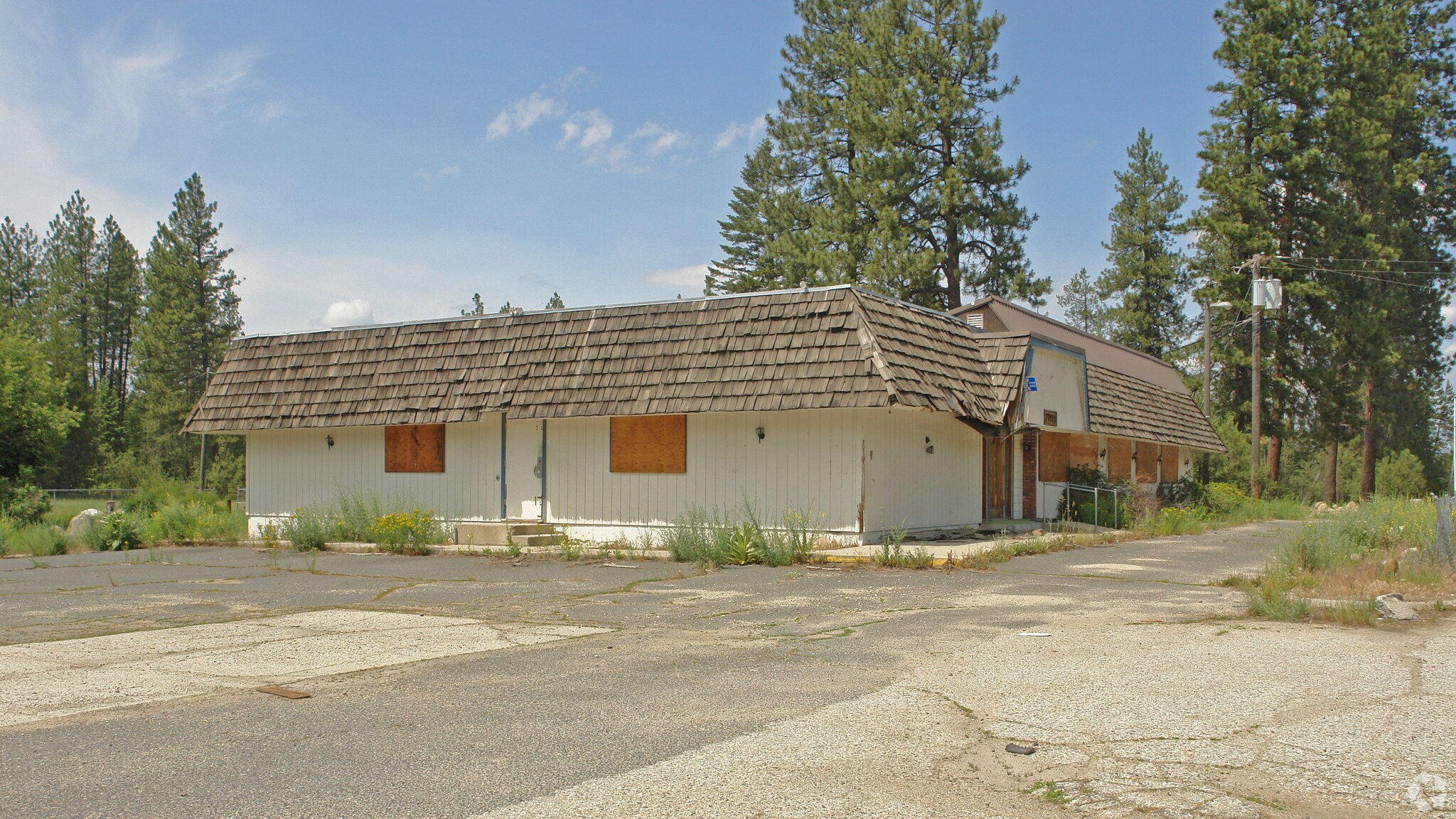 37011 N Newport Hwy, Chattaroy, WA for Sale