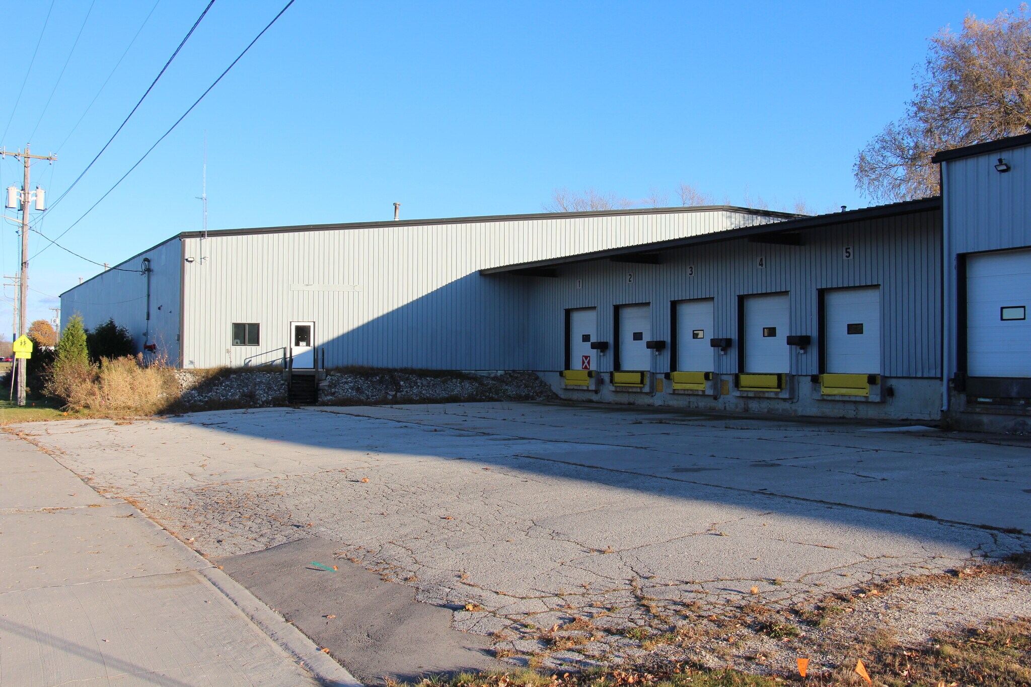 815-925 E Albert Dr, Manitowoc, WI for Rent