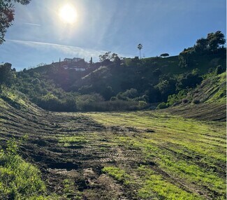 Los Angeles, CA Residential Land - 3986 Cloverdale ave