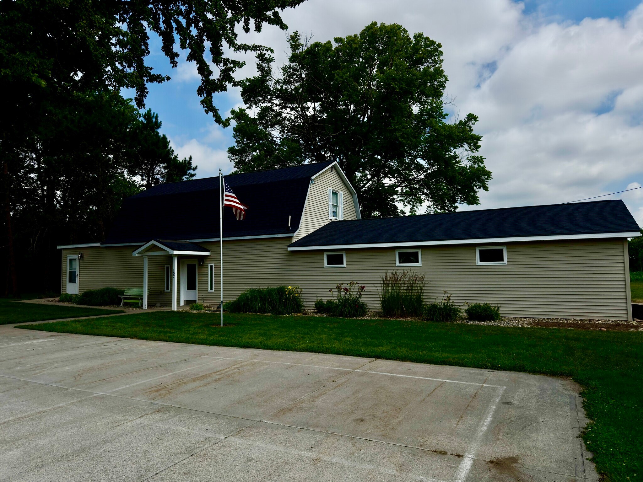 157 River Rd, Ligonier, IN for Sale