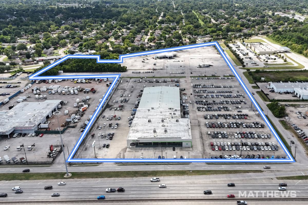 8477 North Fwy, Houston, TX for Sale