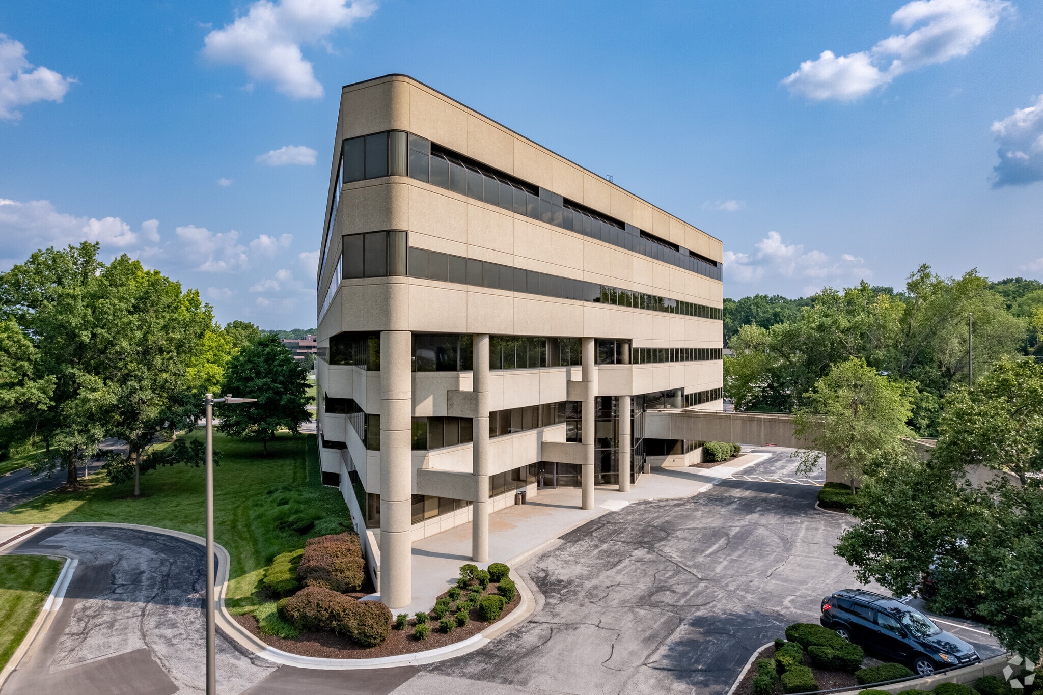 9200 Ward Pky, Kansas City, MO for Sale