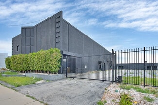 Van Nuys, CA Distribution - 6840-6842 Hayvenhurst Ave