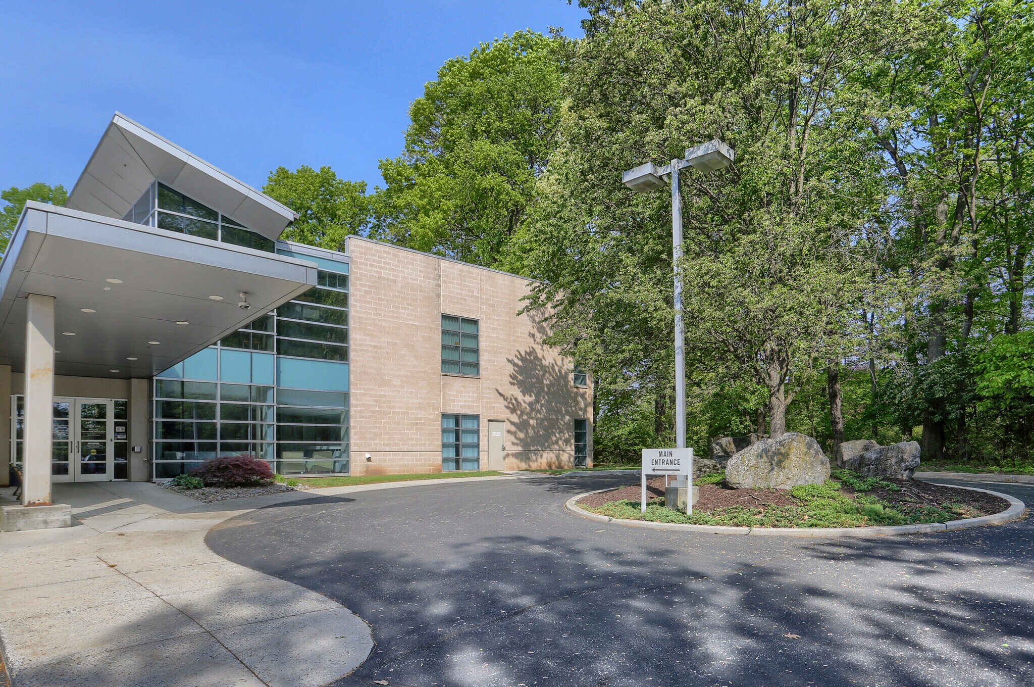 880 Century Dr, Mechanicsburg, PA for Sale