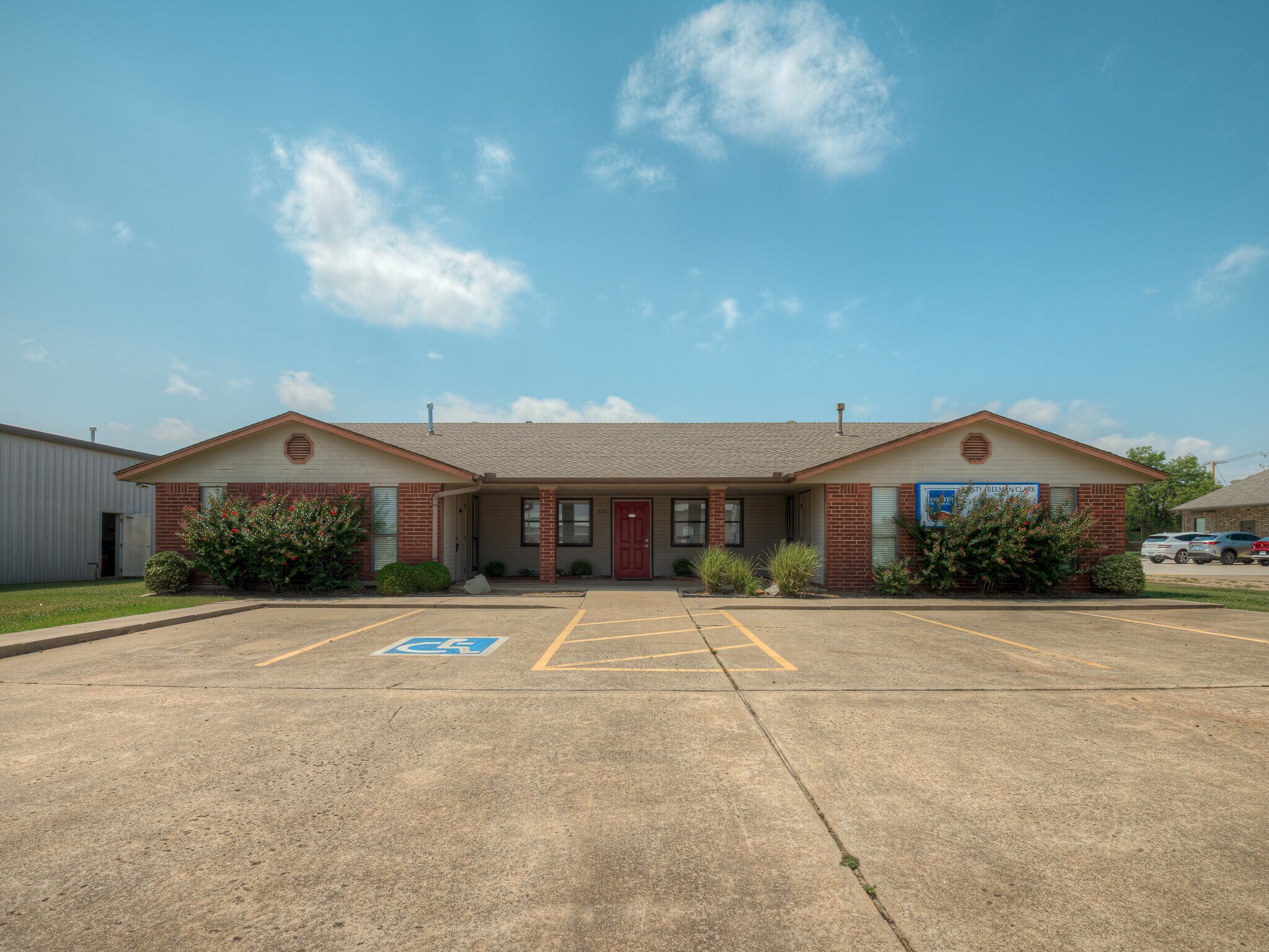 525 Tower Dr, Moore, OK for Rent