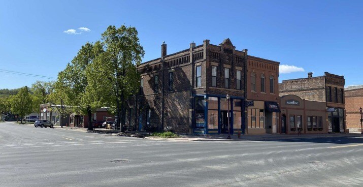 327 N Riverfront Dr, Mankato, MN for Sale