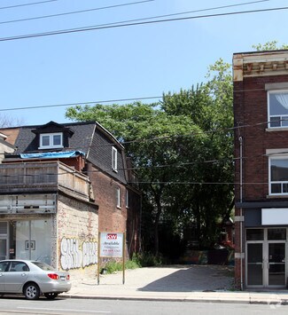 1079 Bathurst St  