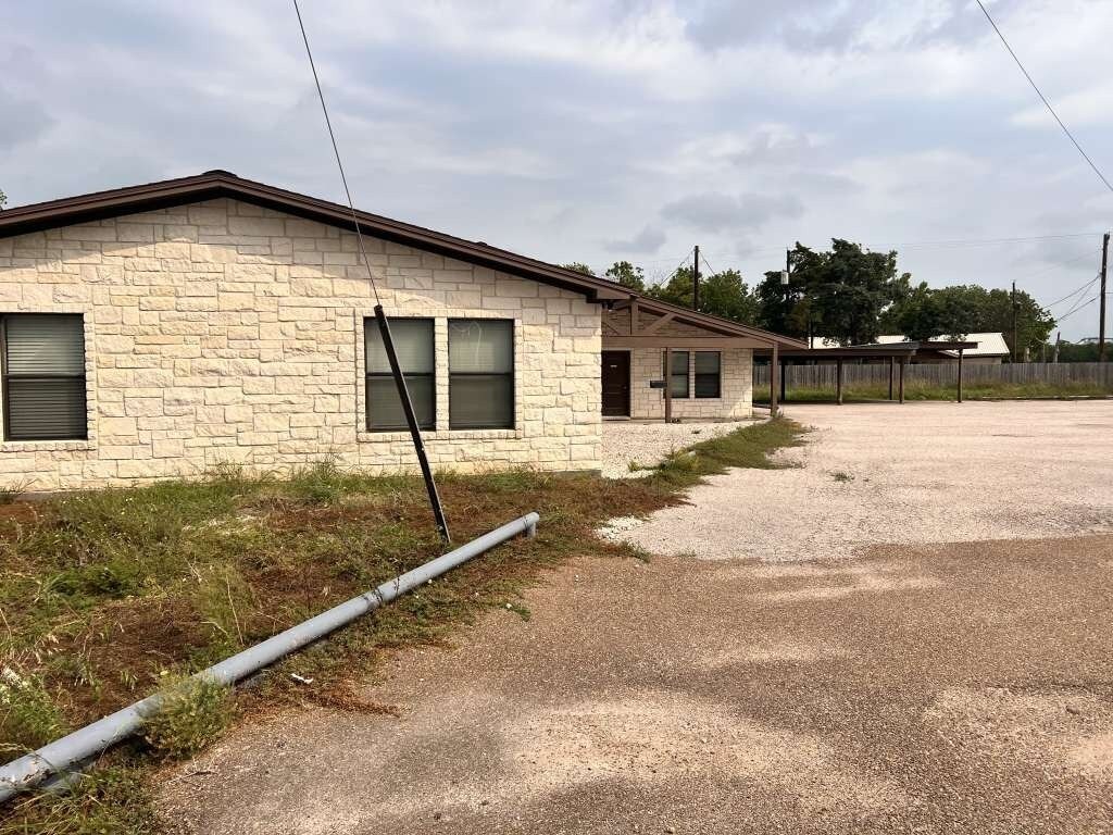208 E York St, Ganado, TX for Sale
