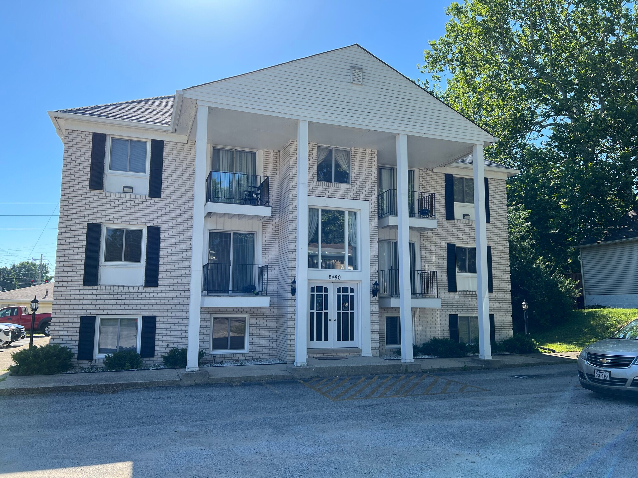 2480 N Graceland Ave, Decatur, IL for Sale