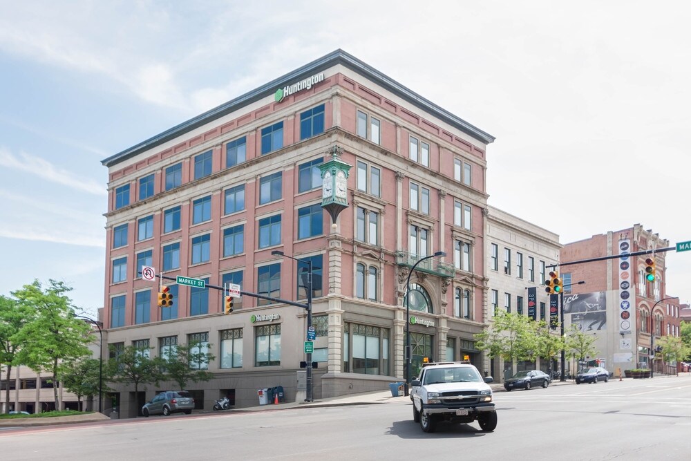 39 E Market St, Akron, OH for Rent