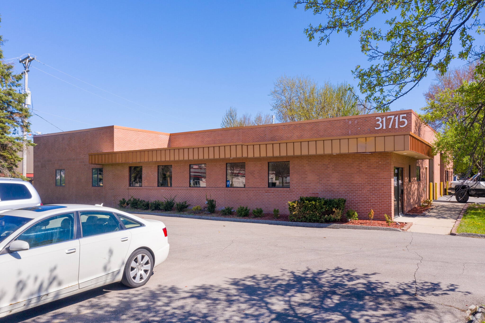31711-31715 W 8 Mile Rd, Livonia, MI for Rent