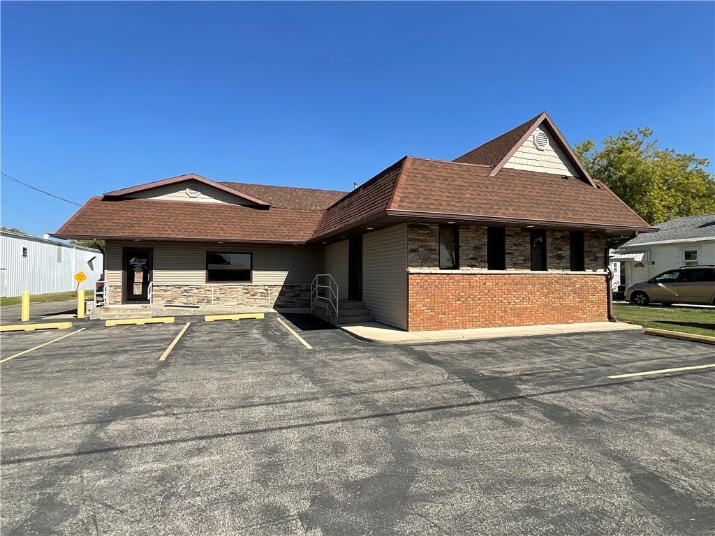 902 W Wabash Ave, Effingham, IL for Sale