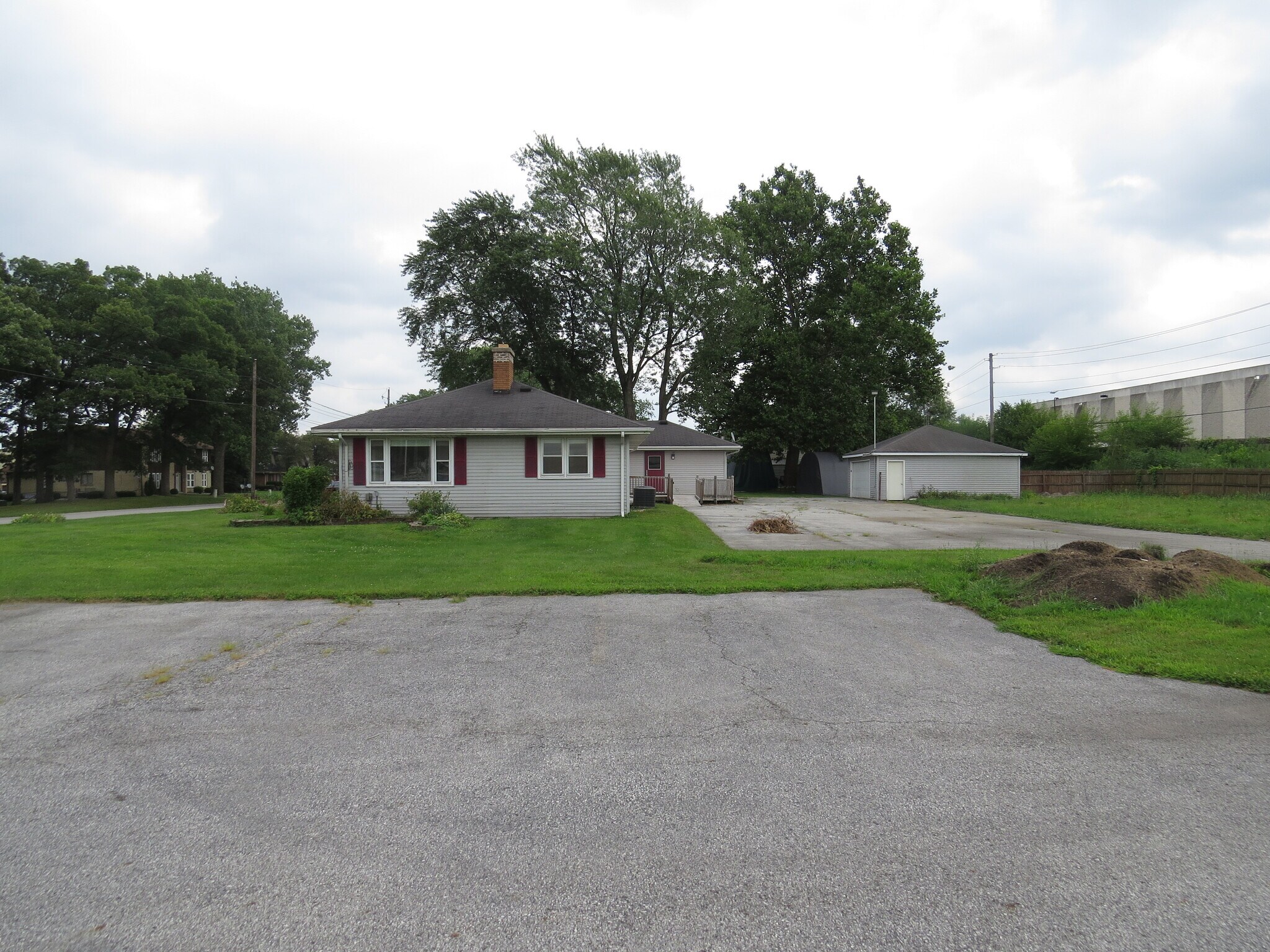 315 W 35th Ave Griffith, IN 46319 Office Property for Lease on