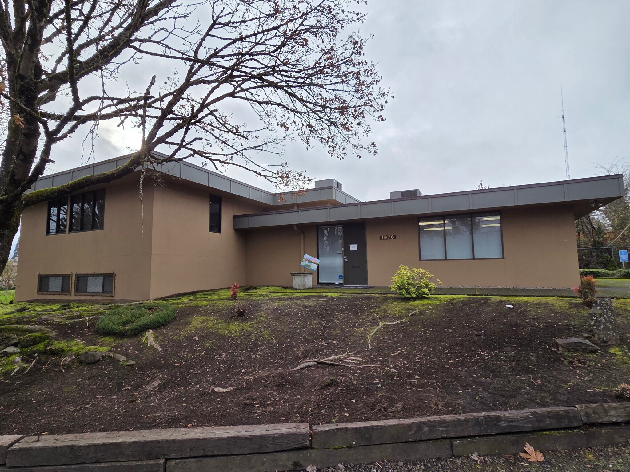 1976 SE Ochoco St, Milwaukie, OR for Rent