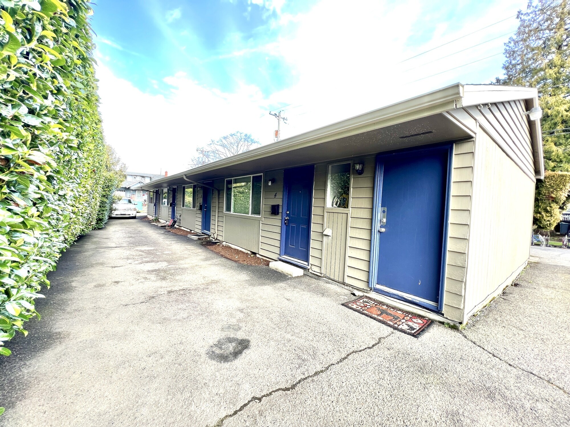 5730 SE Center St, Portland, OR for Sale
