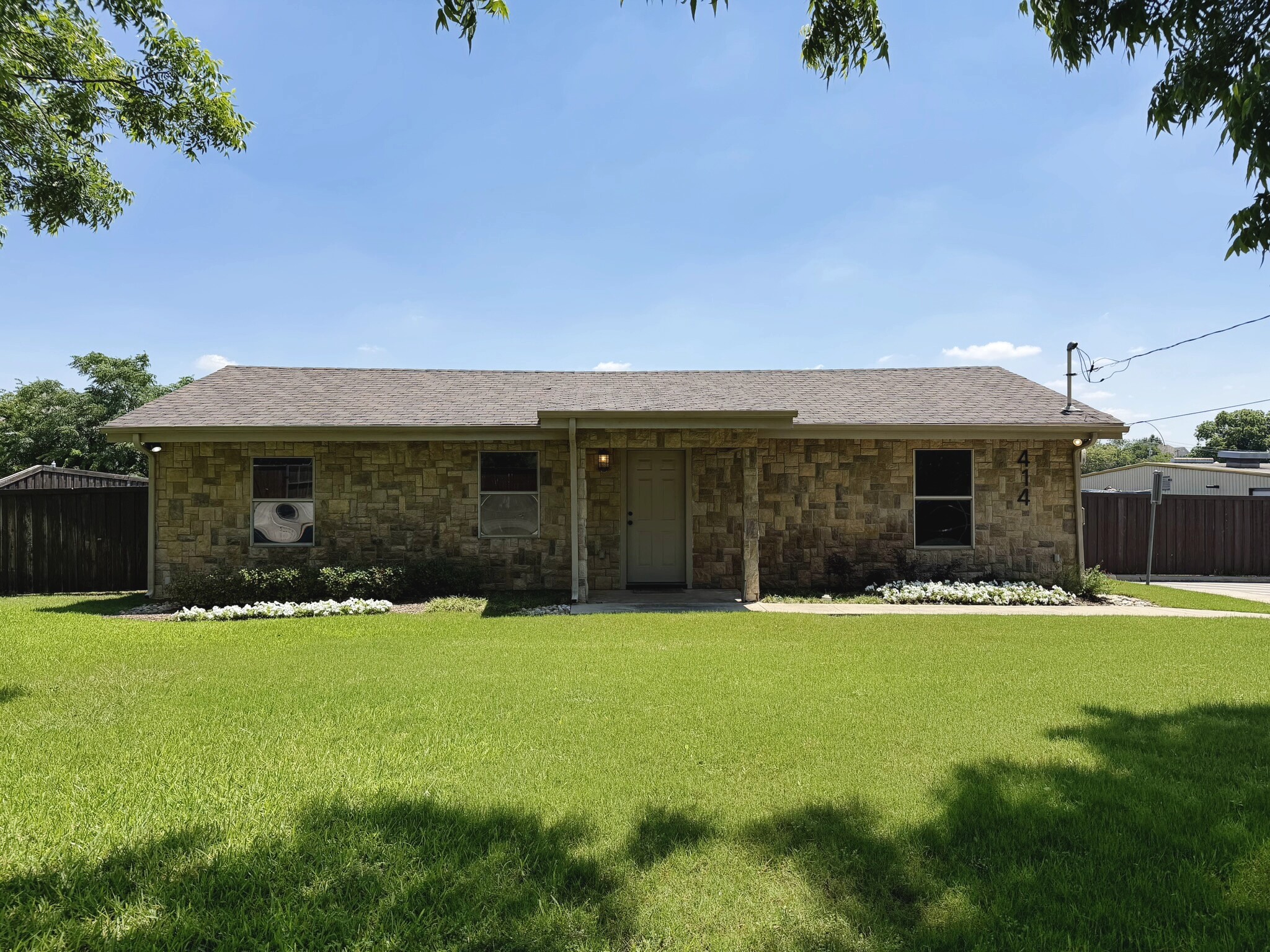 414 N Kealy Ave, Lewisville, TX for Sale