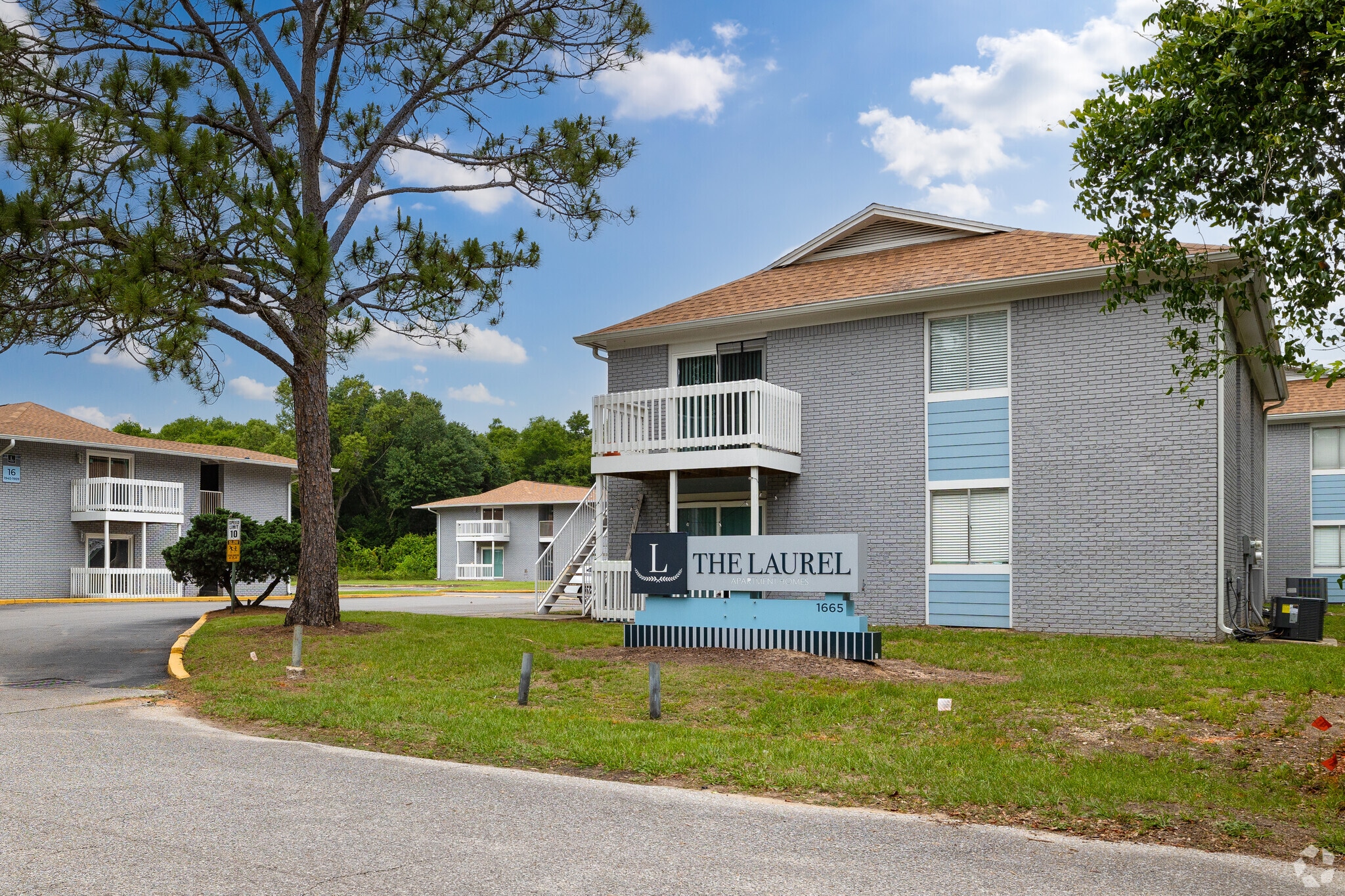 1665 Dogwood Pl, Pensacola, FL for Sale