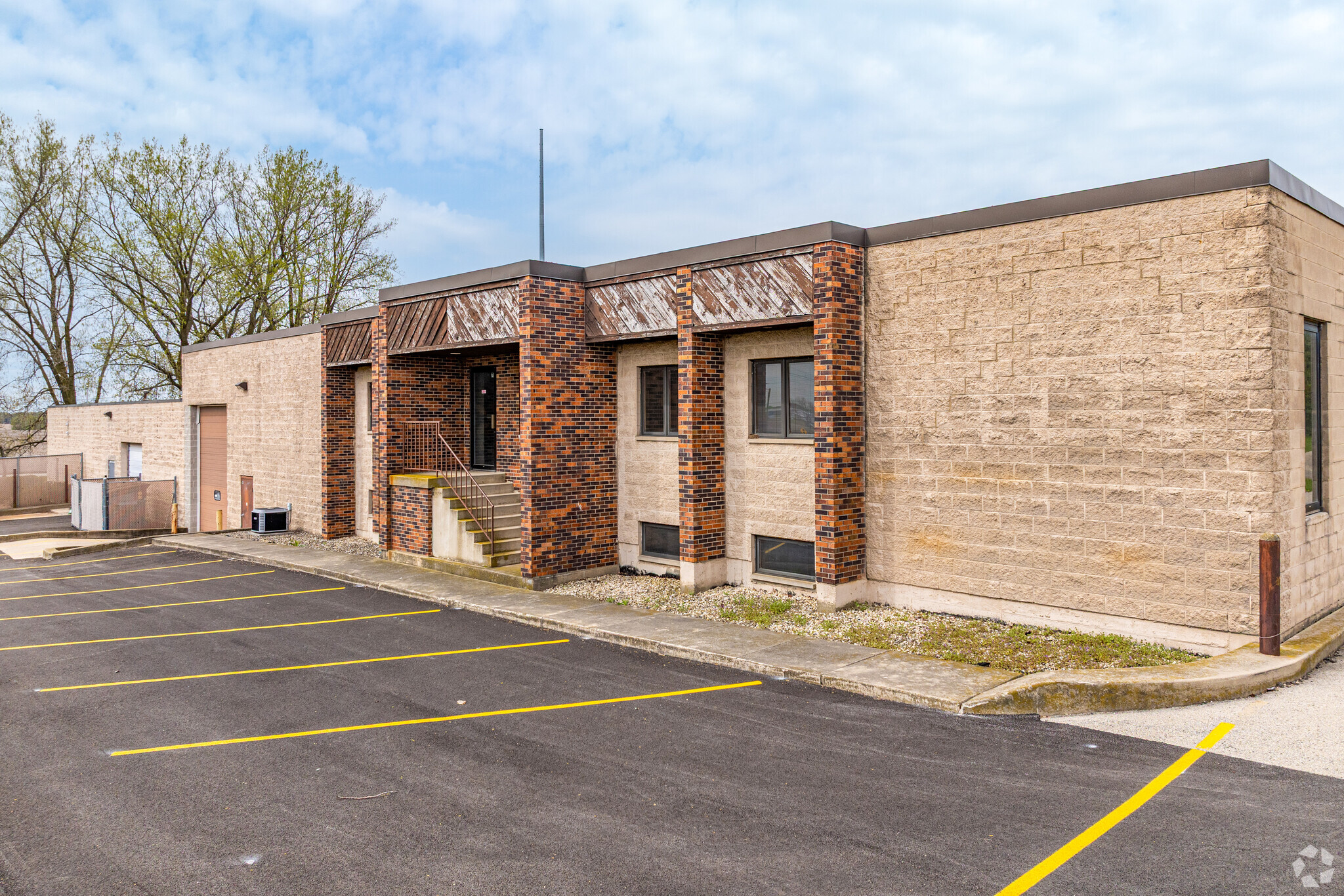 44W210 Keslinger Rd, Elburn, IL for Sale