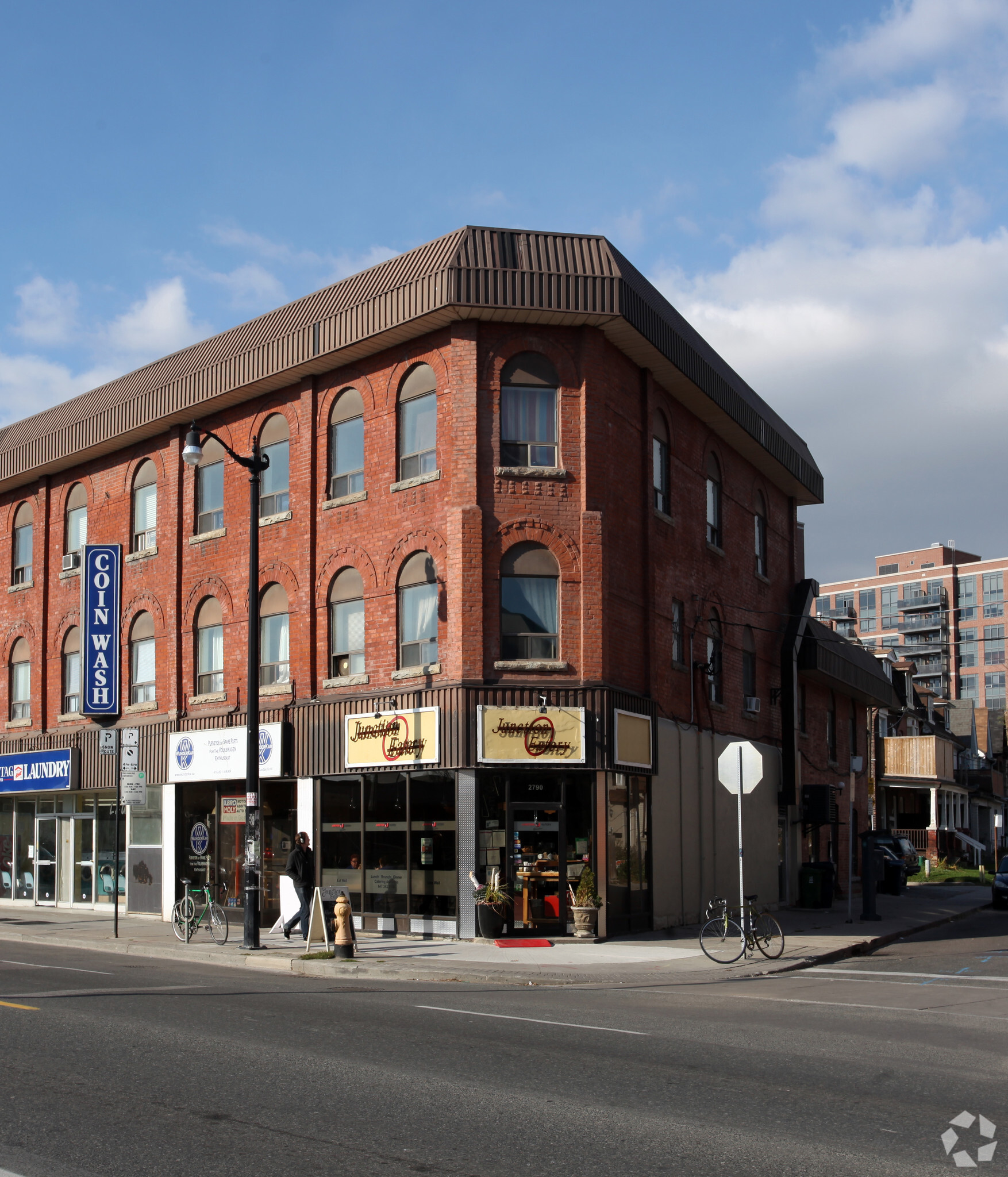 2790-2792 Dundas St W, Toronto, ON for Rent