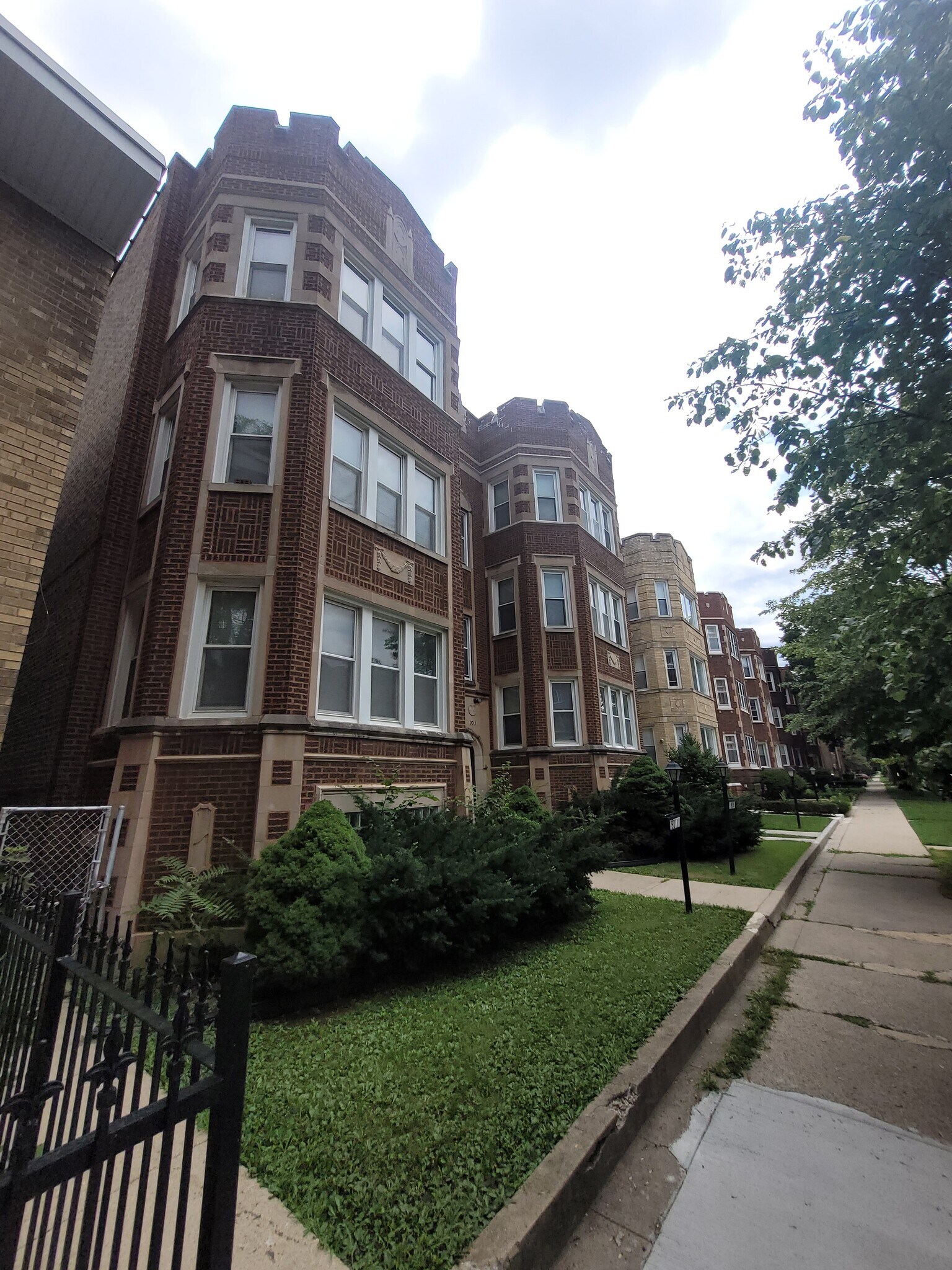 9011-9013 S Laflin St, Chicago, IL for Sale