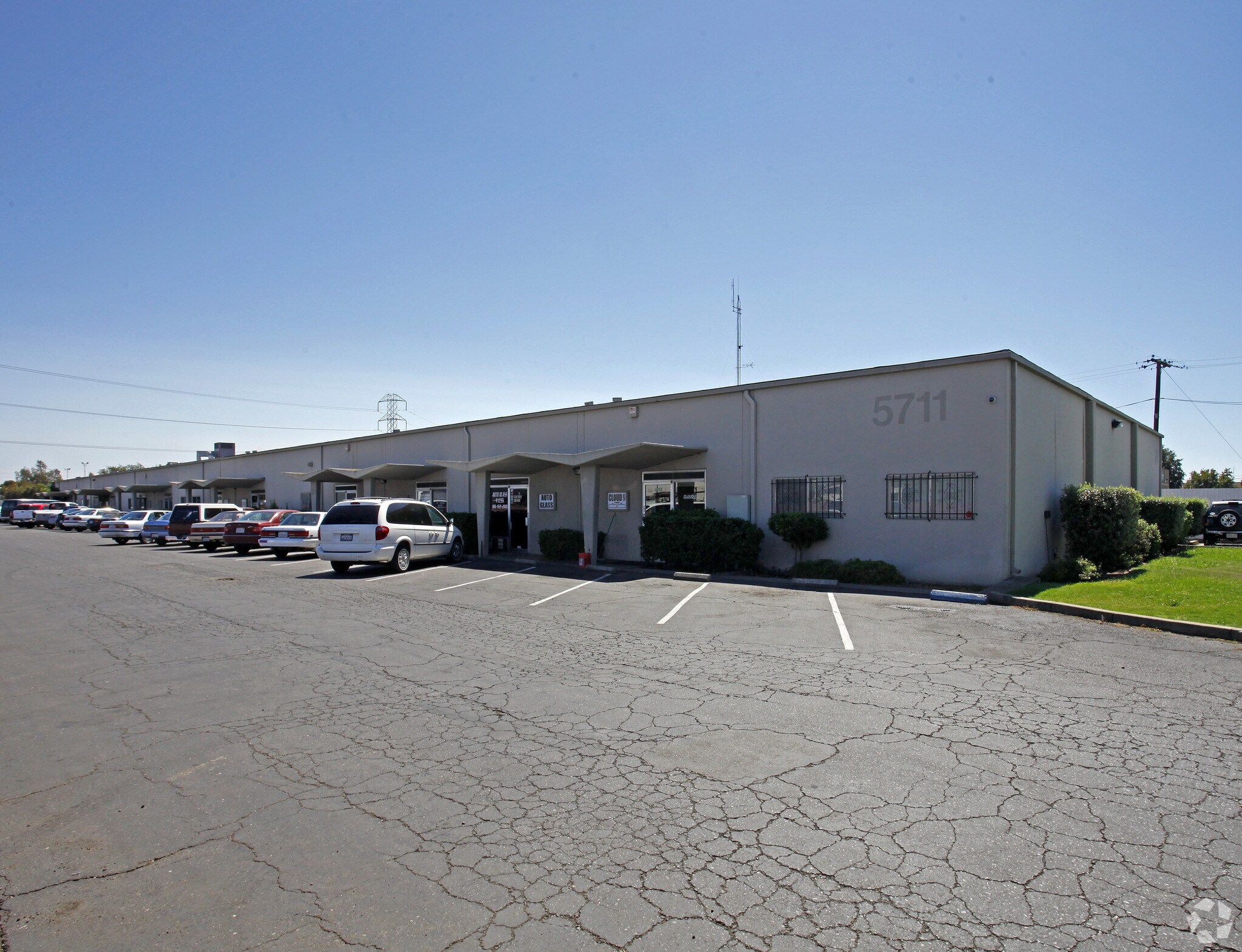 5711 Florin Perkins Rd, Sacramento, CA for Rent