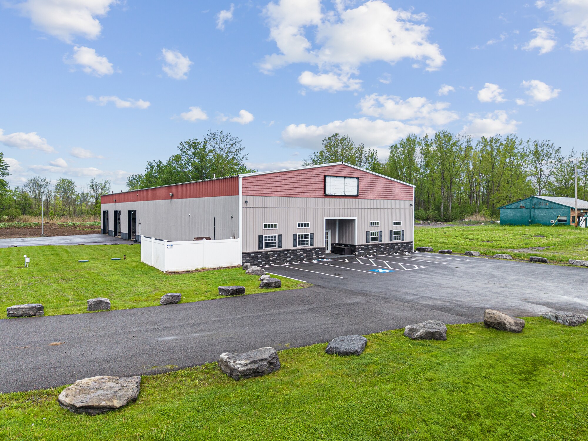 7848 Northern Blvd, East Syracuse, NY for Rent