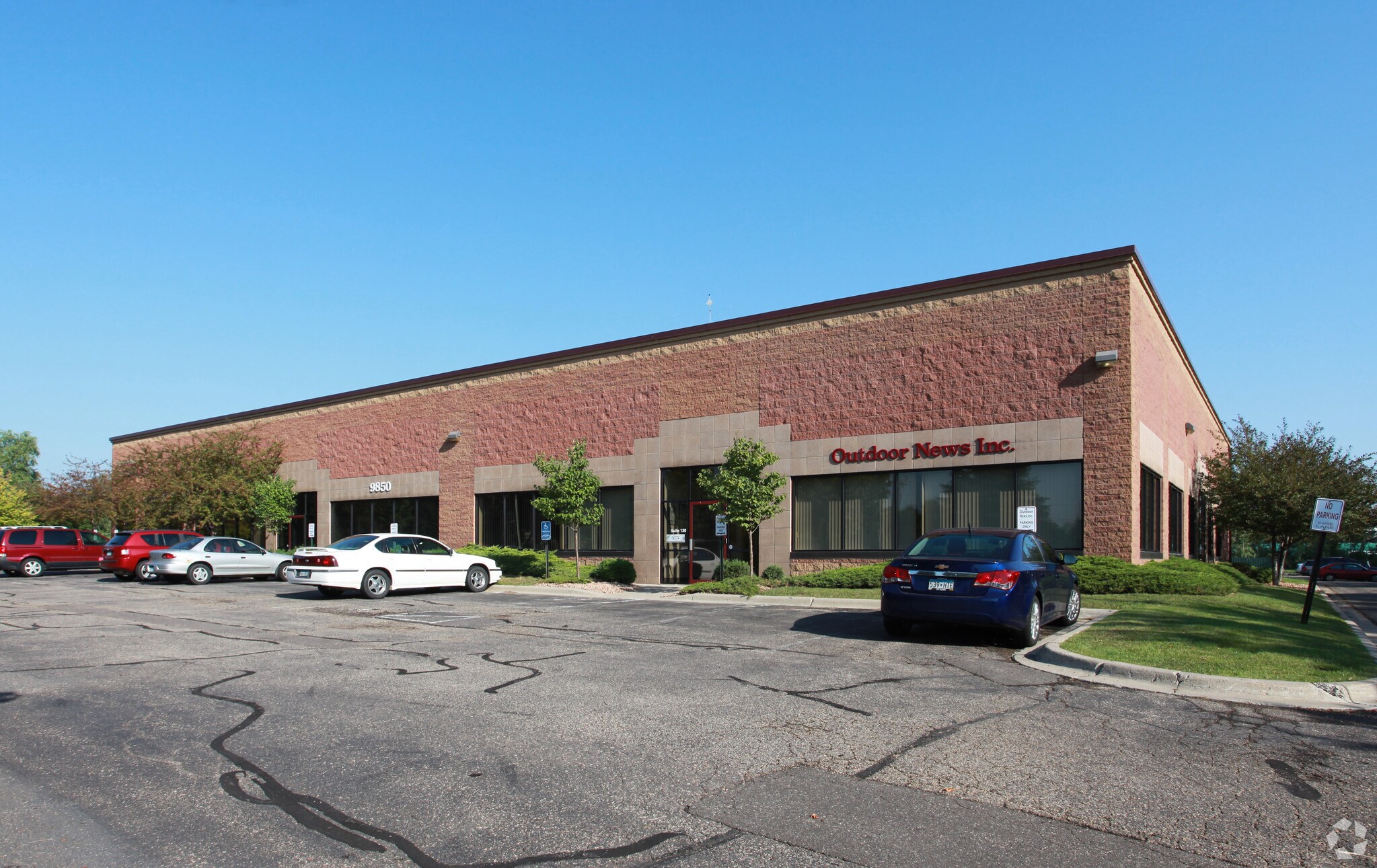 9850 N 51st Ave, Plymouth, MN for Rent