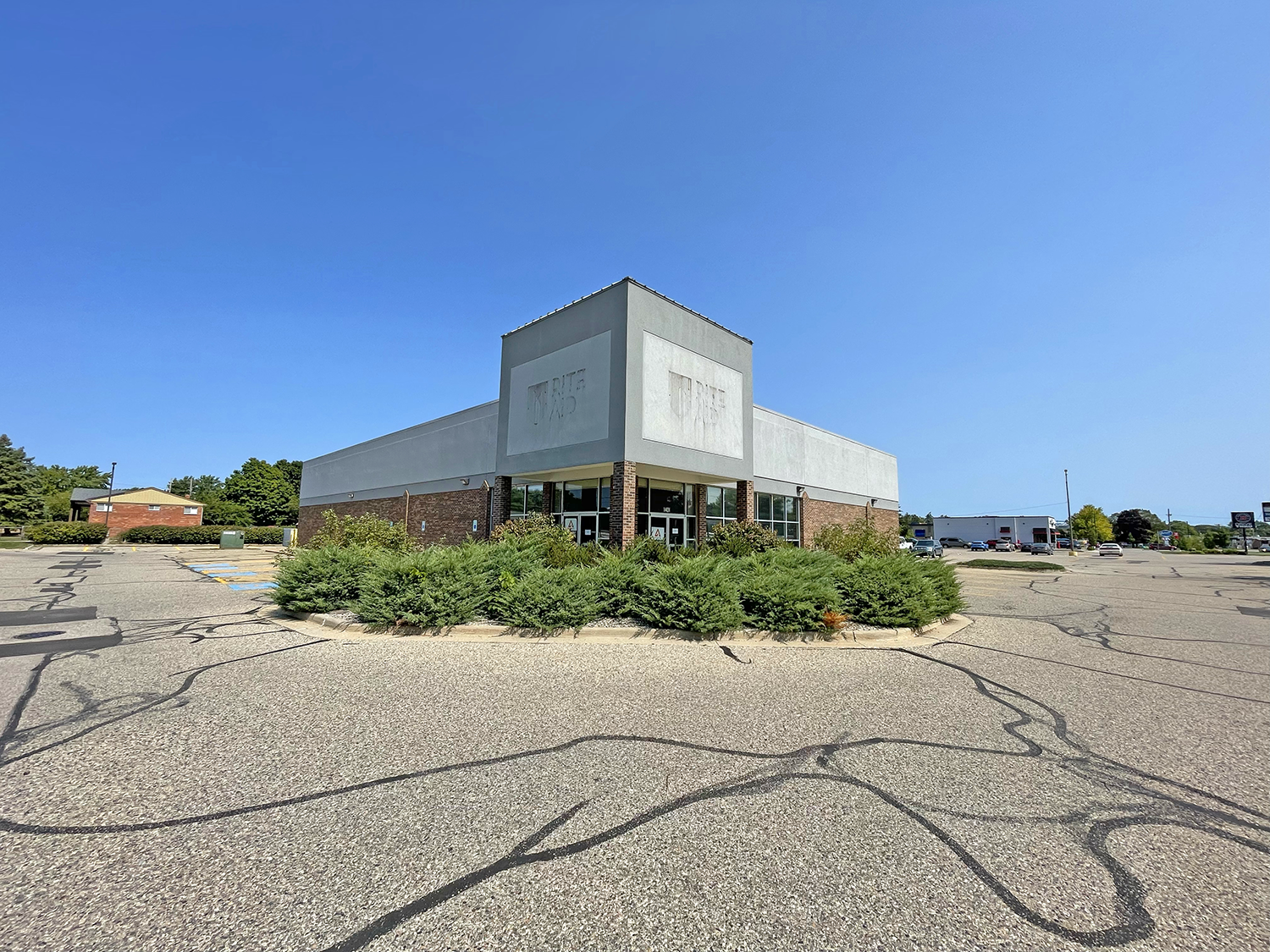 1401 W Main St, Lowell, MI for Sale