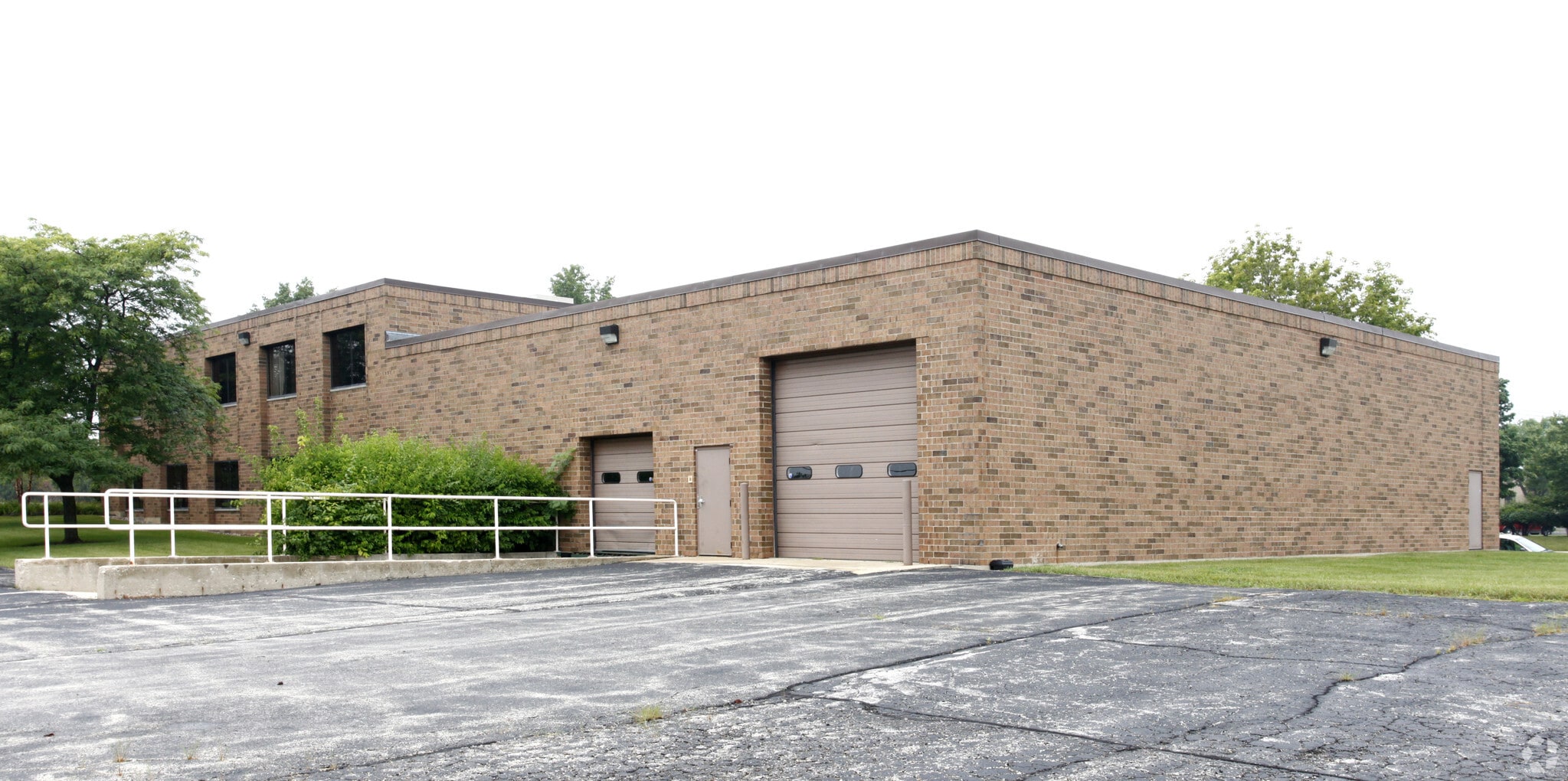 570 Oakwood Rd, Lake Zurich, IL for Sale