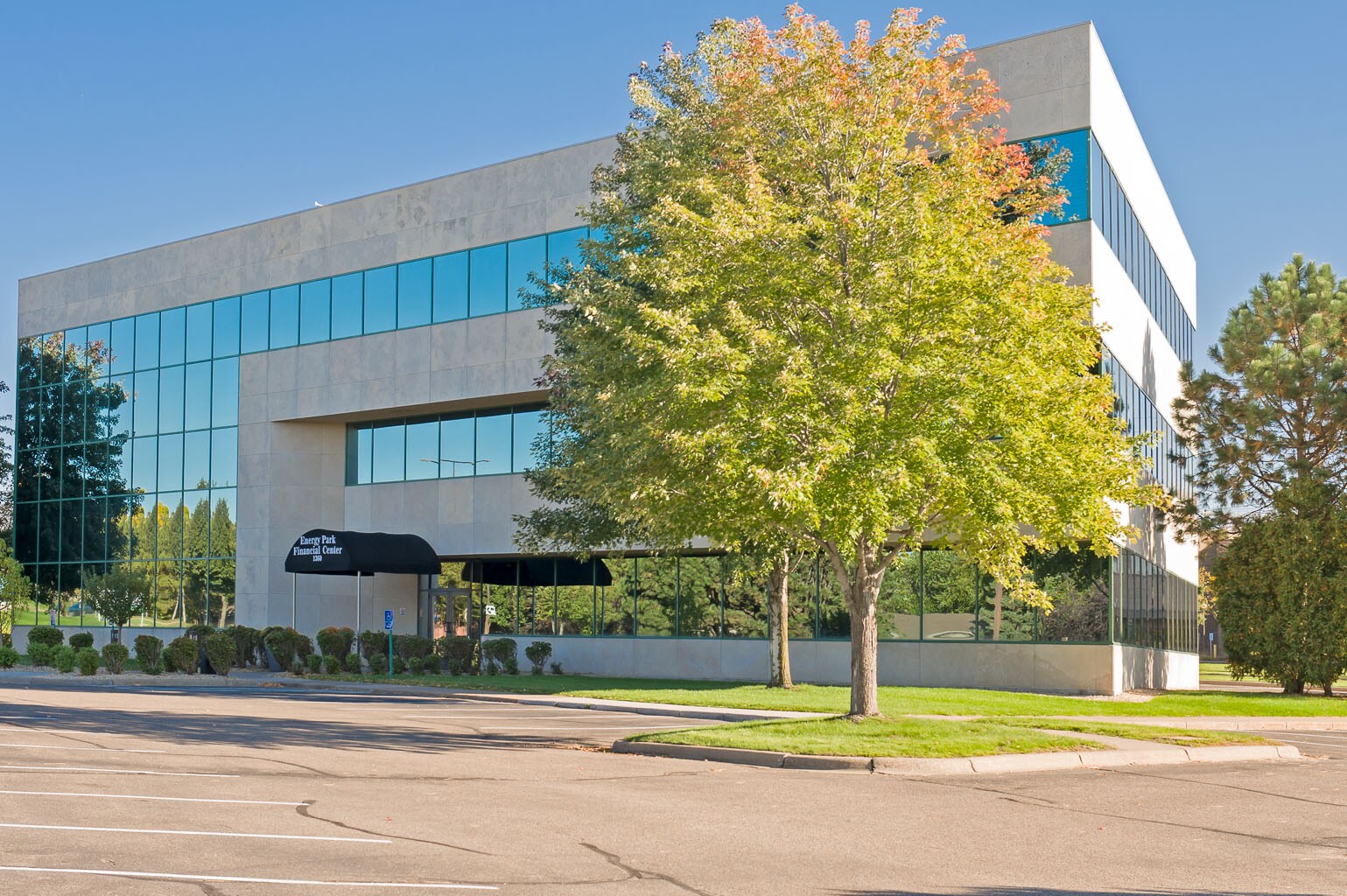 1360 Energy Park Dr, Saint Paul, MN for Rent