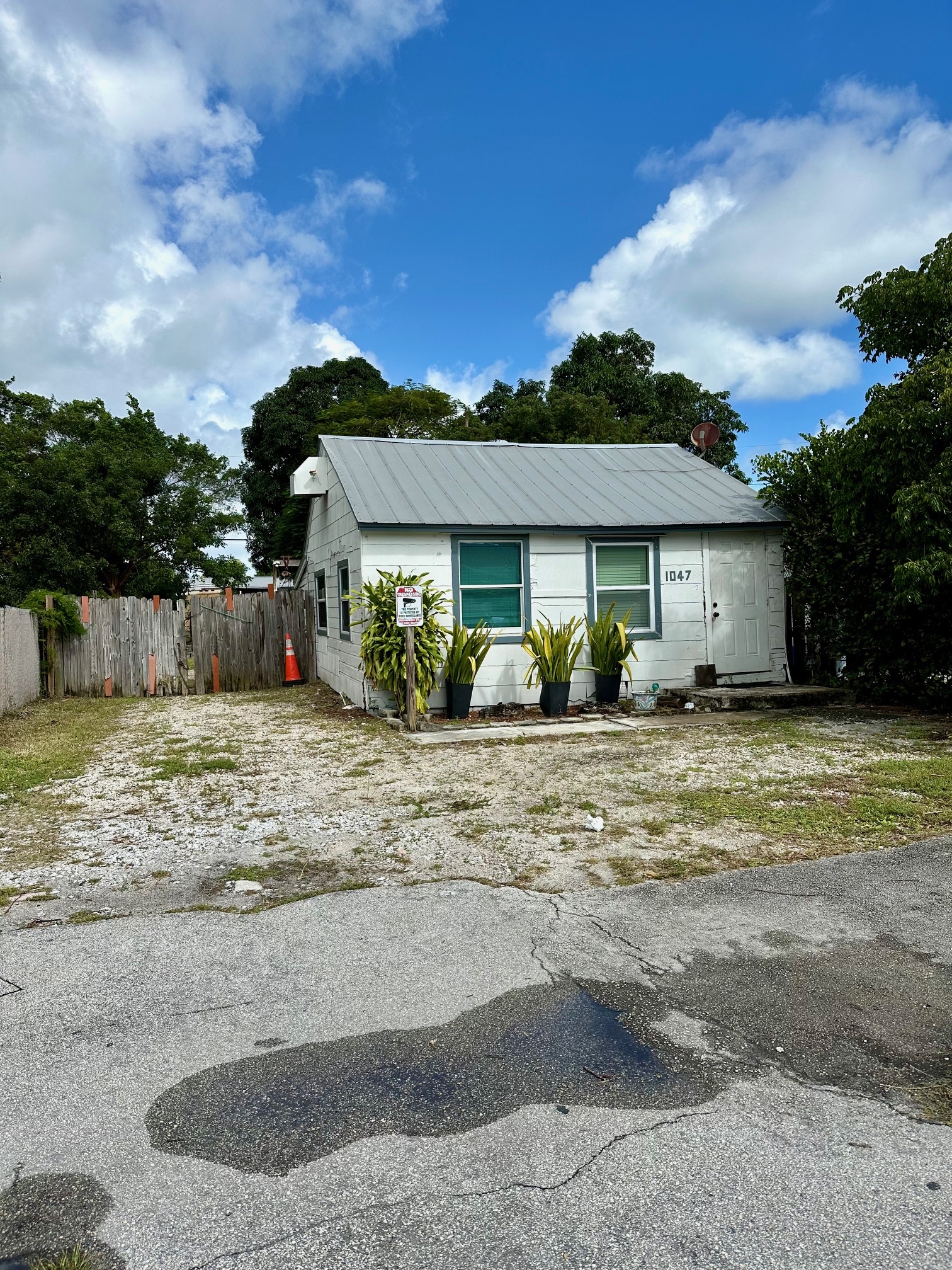 1047 Miner Rd, Lantana, FL for Sale