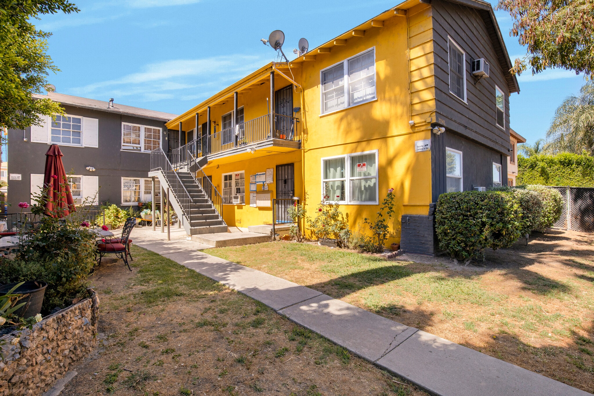20542 Hartland St, Winnetka, CA for Sale