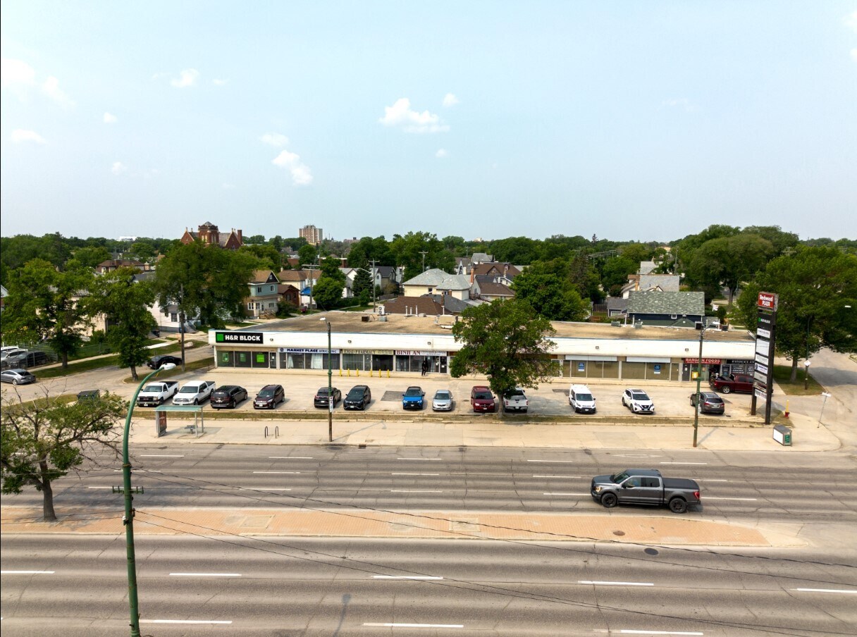 1070-1086 Main St, Winnipeg, MB for Rent