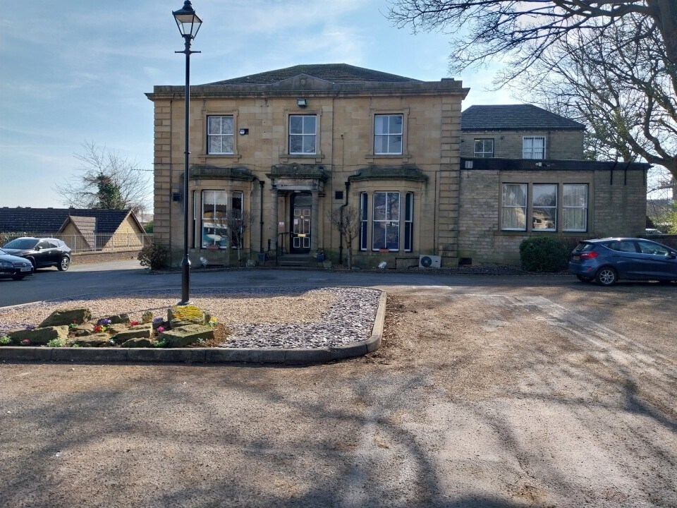 31 New Hey Rd, Huddersfield, WYK for Rent