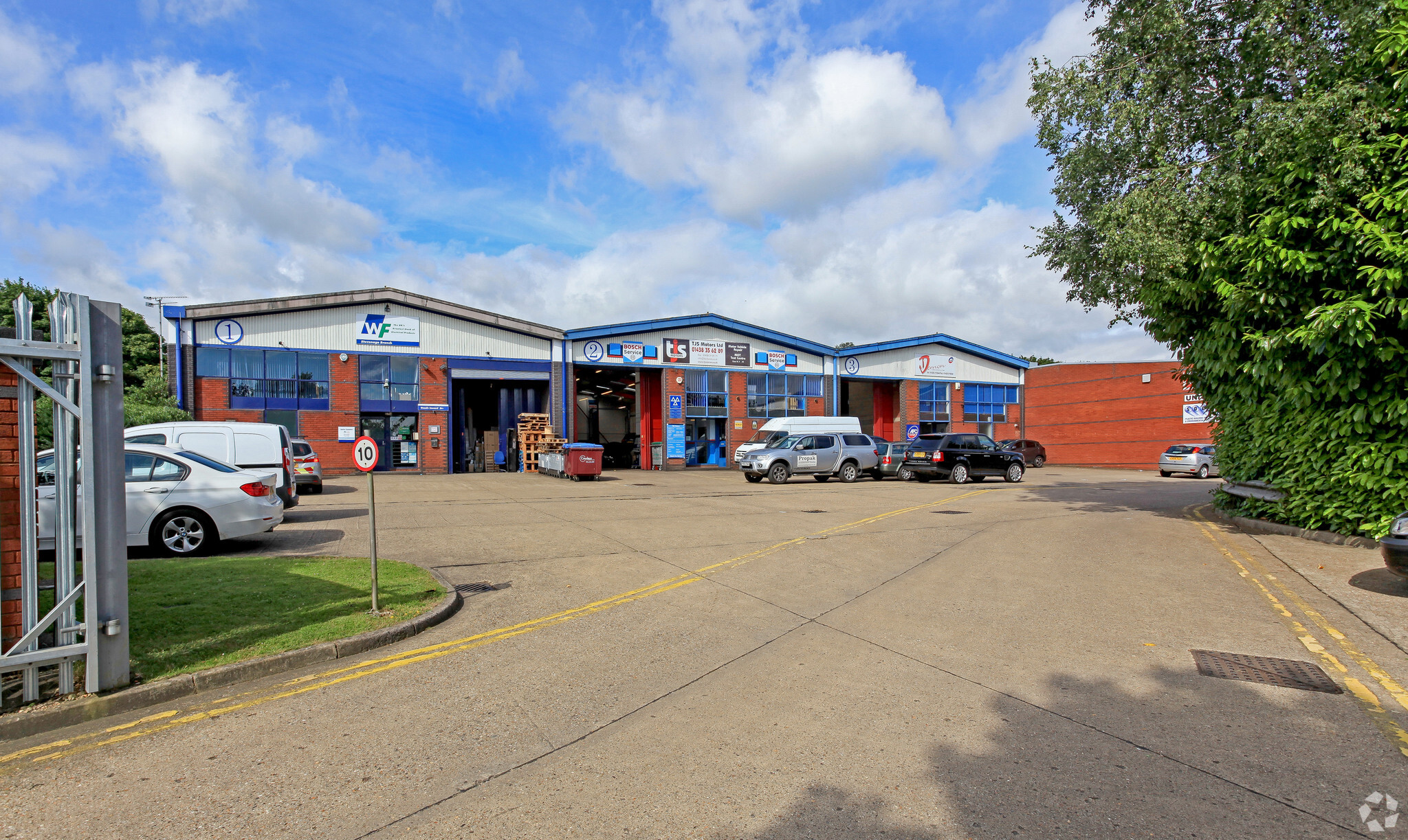 Babbage Rd, Stevenage, HRT for Rent