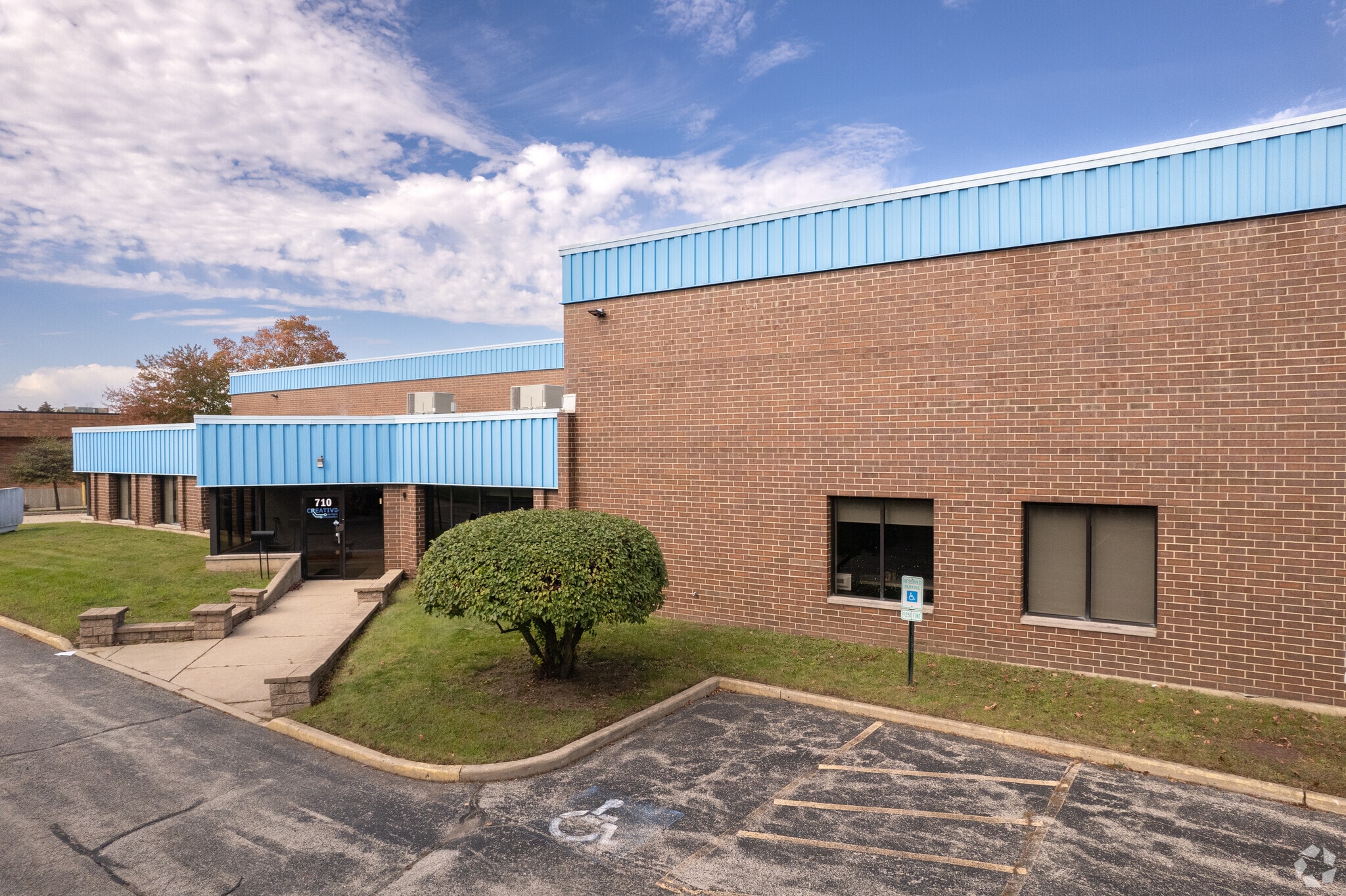 710 E Cooper Ct, Schaumburg, IL for Rent