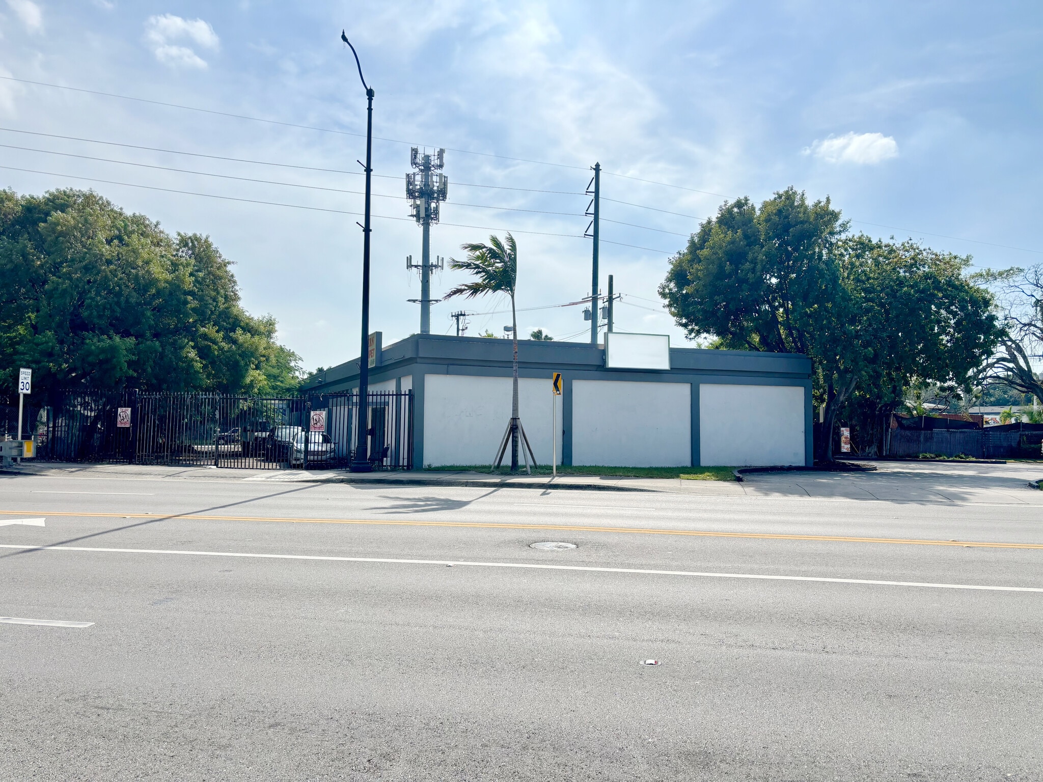 666 NW 36th St, Miami, FL for Sale