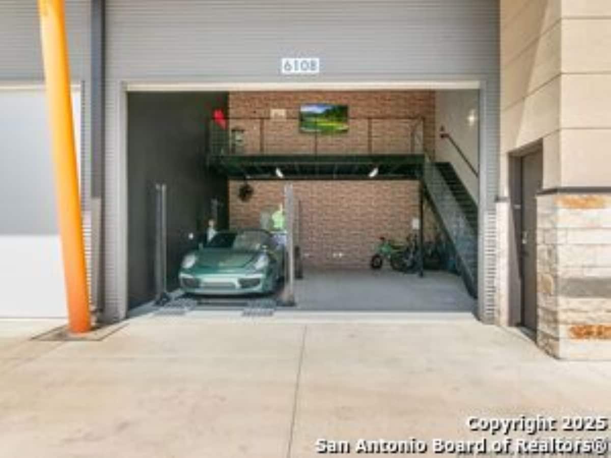 7231 Stonewall Bnd, San Antonio, TX for Sale
