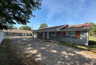 Charleston, AR Apartments - 717 Sixth St