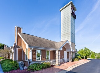 Willowbrook, IL Hospitality - 16W621 S Frontage Rd