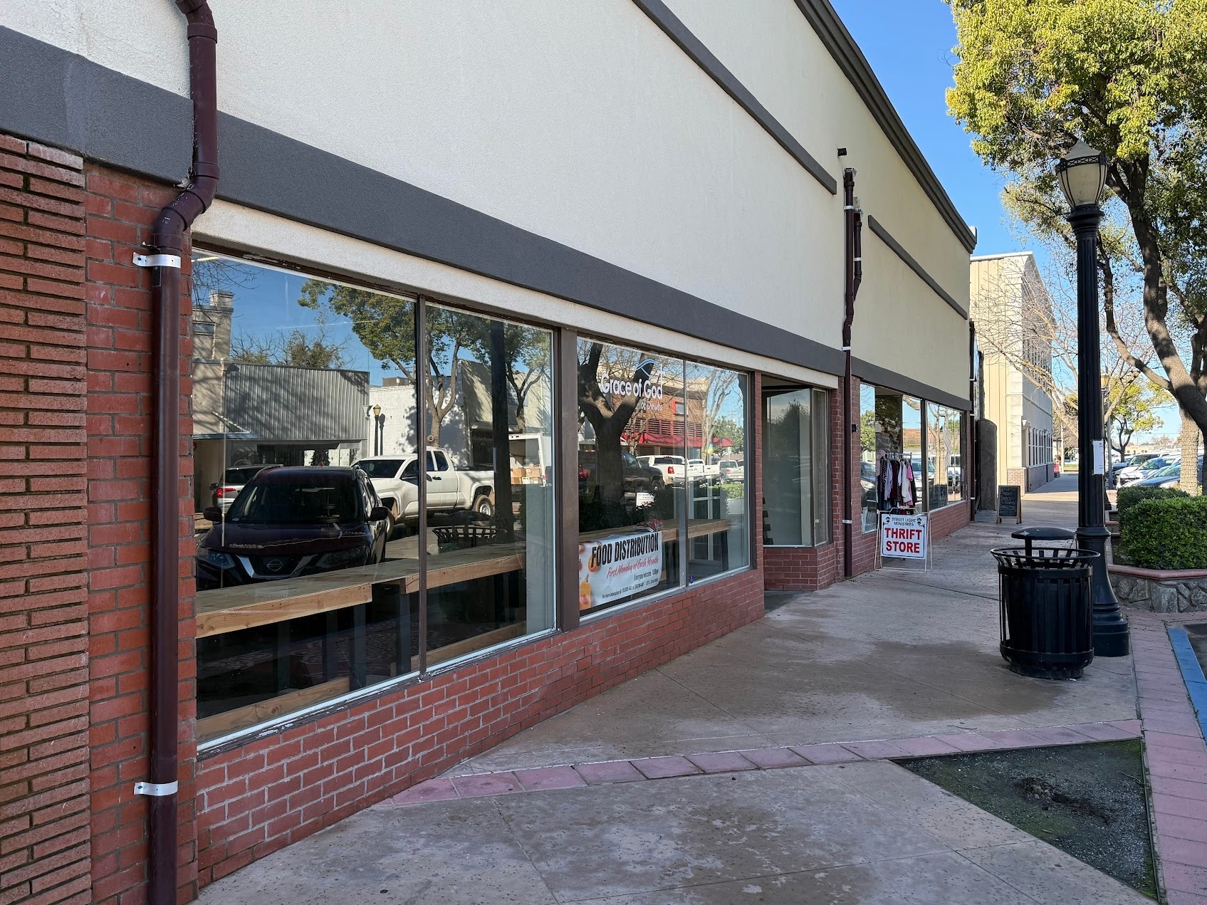 137 N L St, Dinuba, CA for Sale