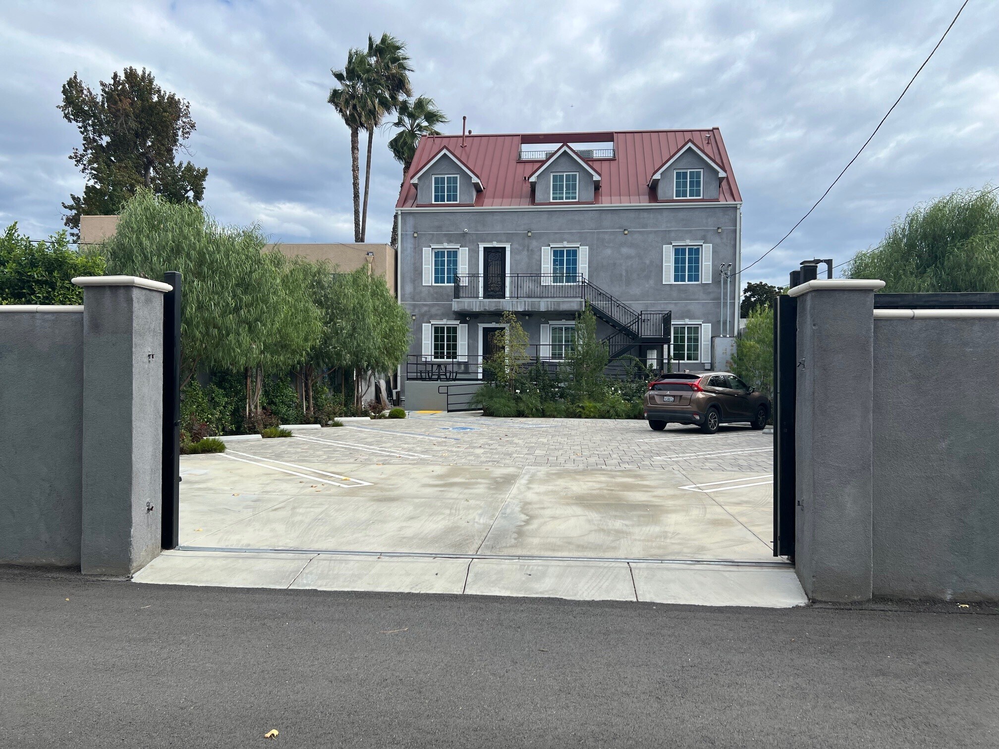 7053 Owensmouth Ave, Canoga Park, CA for Rent