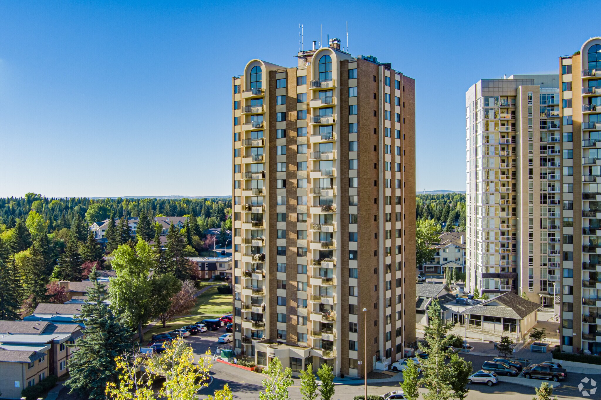 2105 90 Av SW, Calgary, AB for Rent